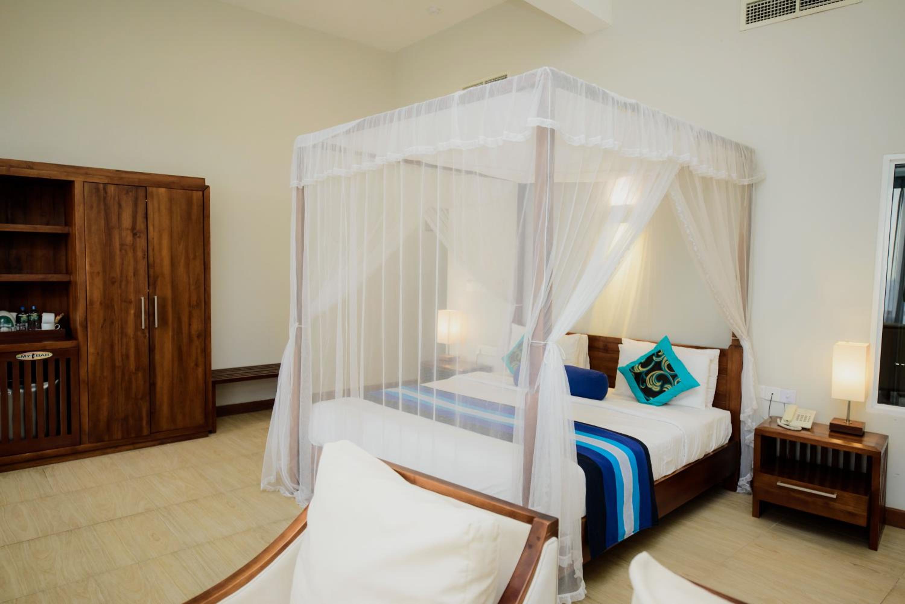 Deluxe Double Room with Sea View and Balcony - Photo 21