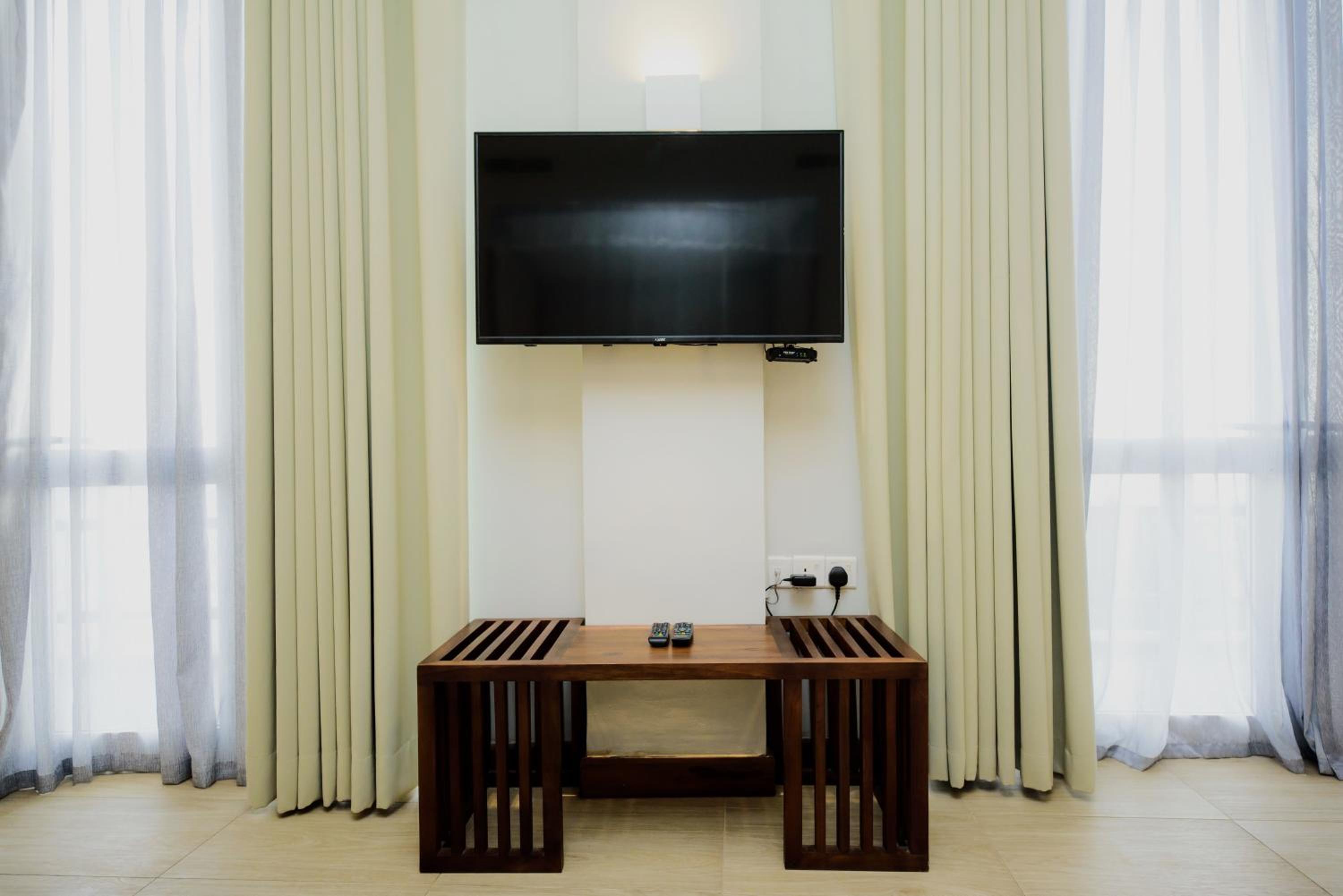 Deluxe Double Room with Sea View and Balcony - Photo 22