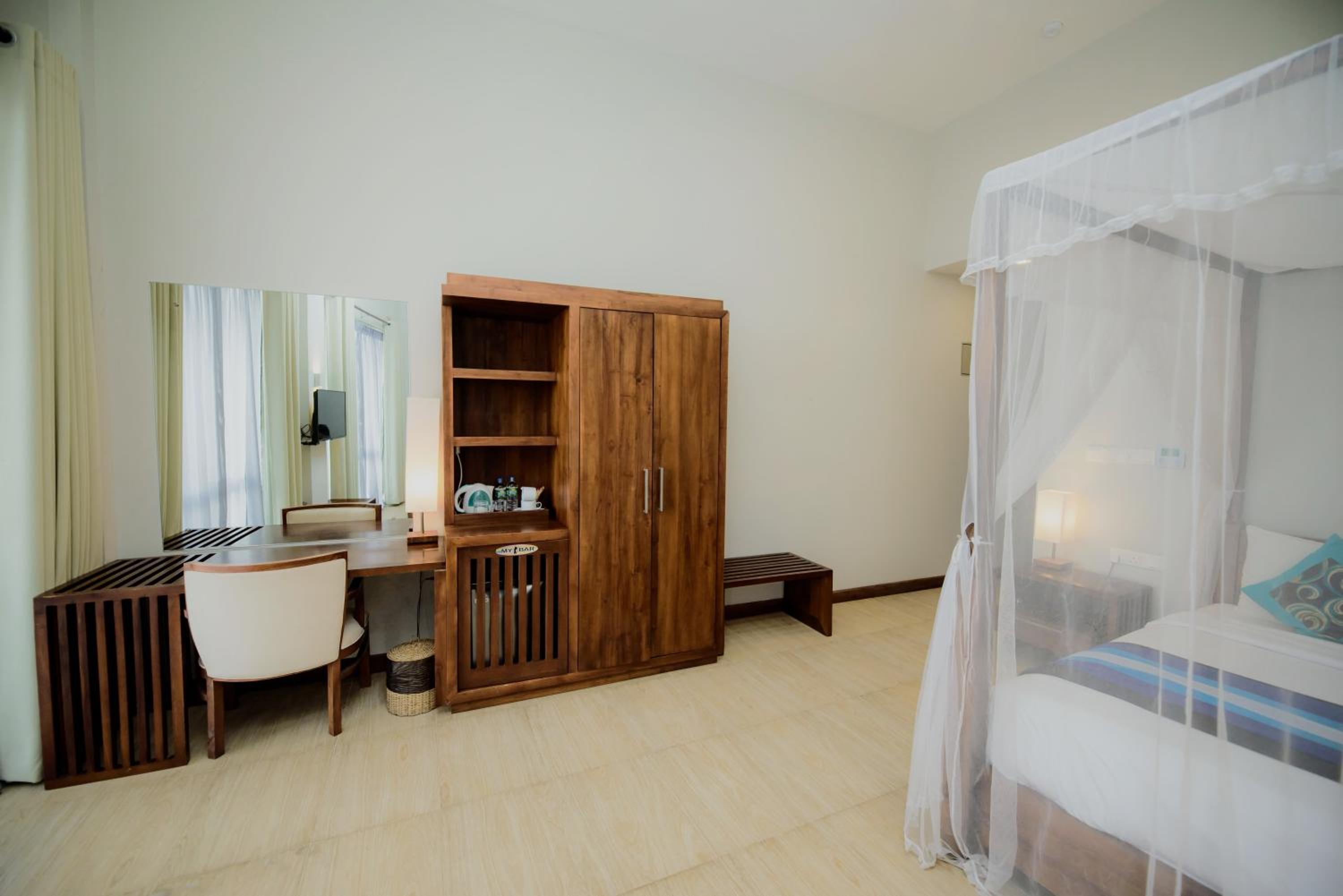 Deluxe Double Room with Sea View and Balcony - Photo 23