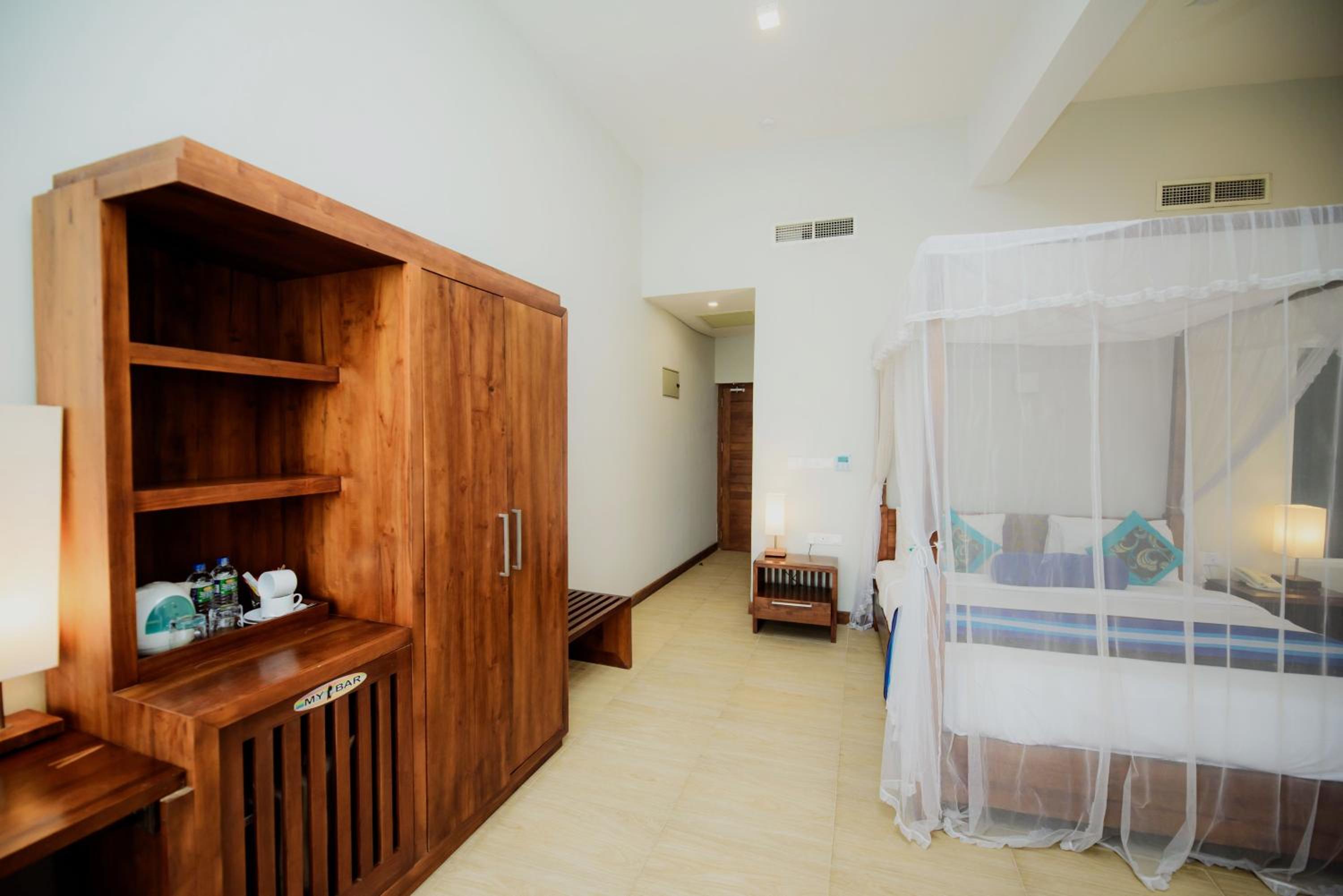 Deluxe Double Room with Sea View and Balcony - Photo 24
