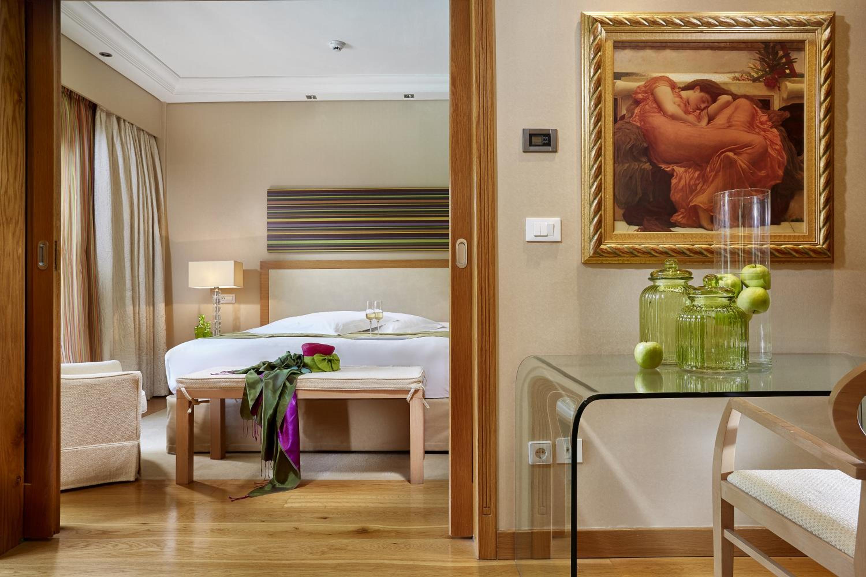 Executive Park Suite - Photo 14