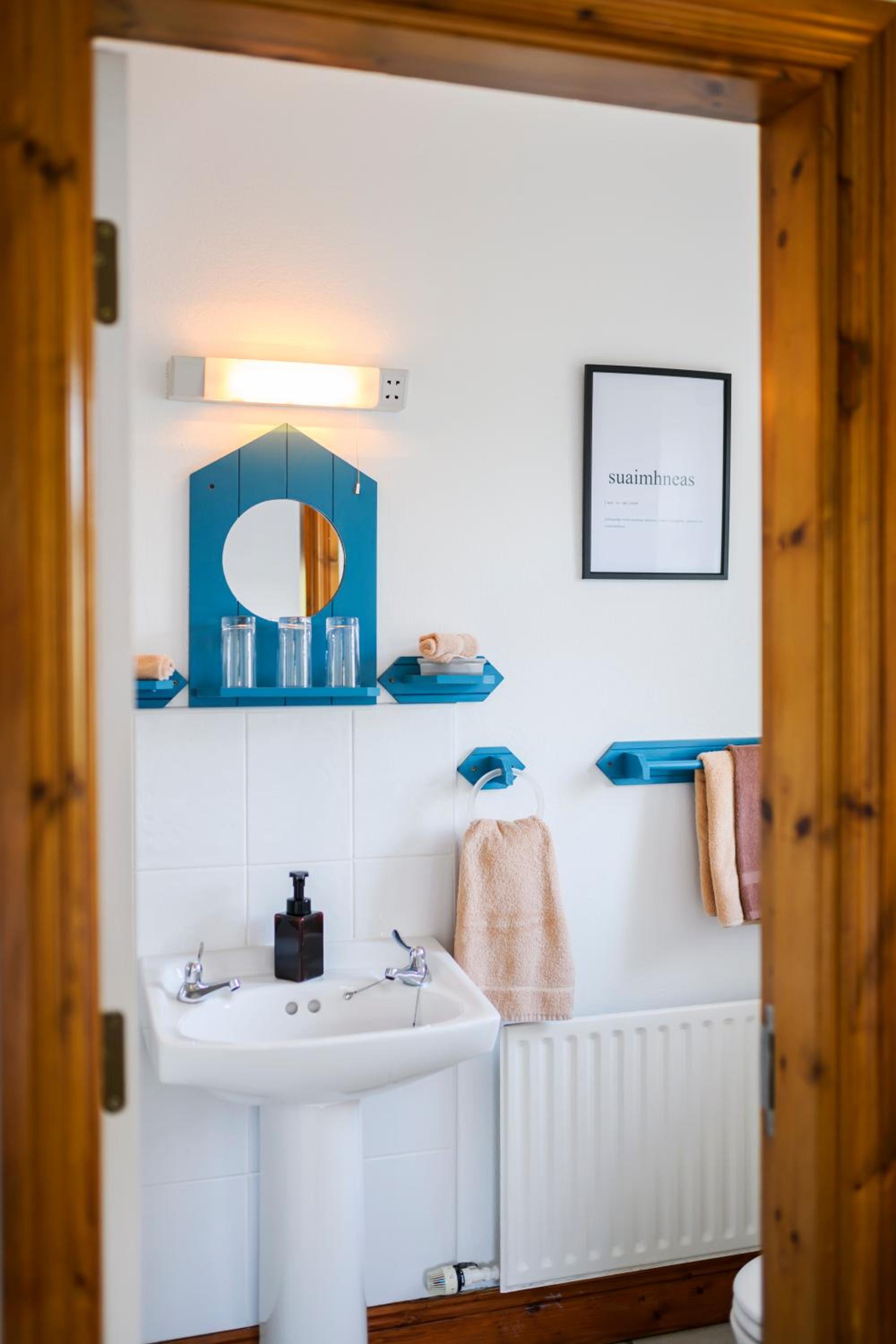 Double Room with Private Bathroom - Photo 2