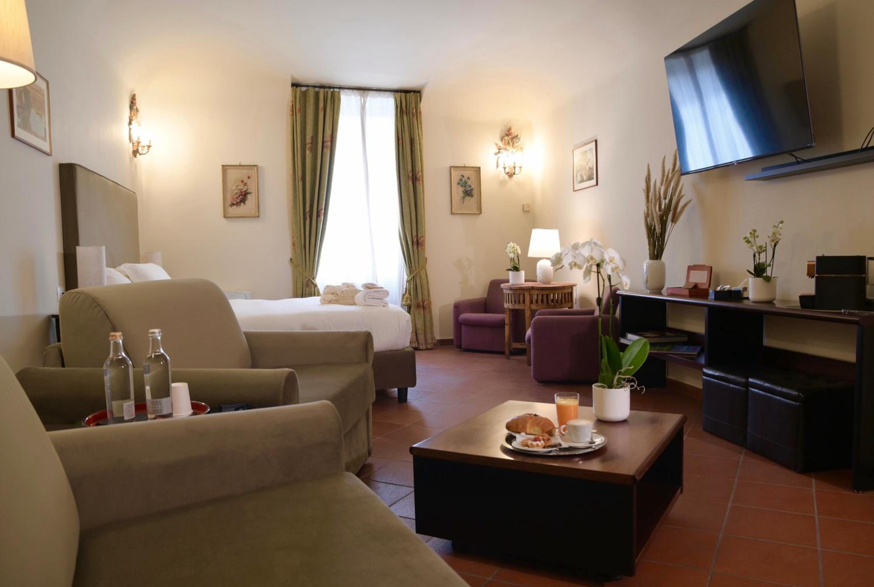 Suite with City View photo 2