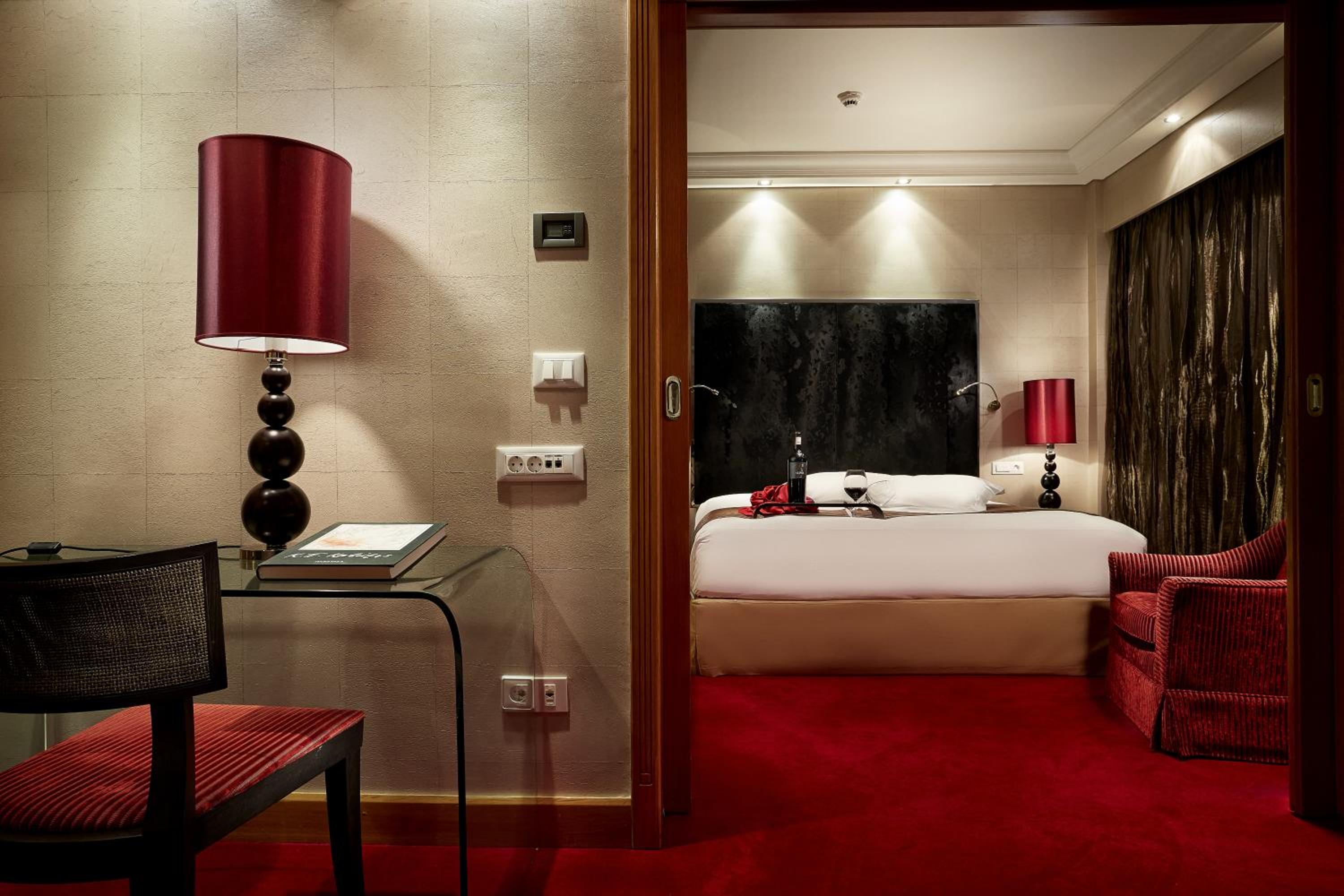 Executive Park Suite - Photo 9
