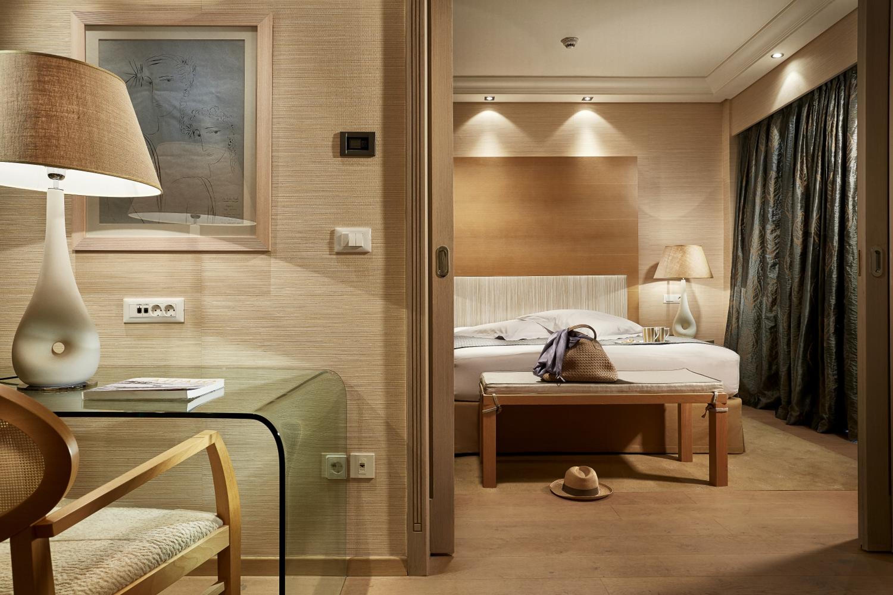 Executive Park Suite - Photo 13
