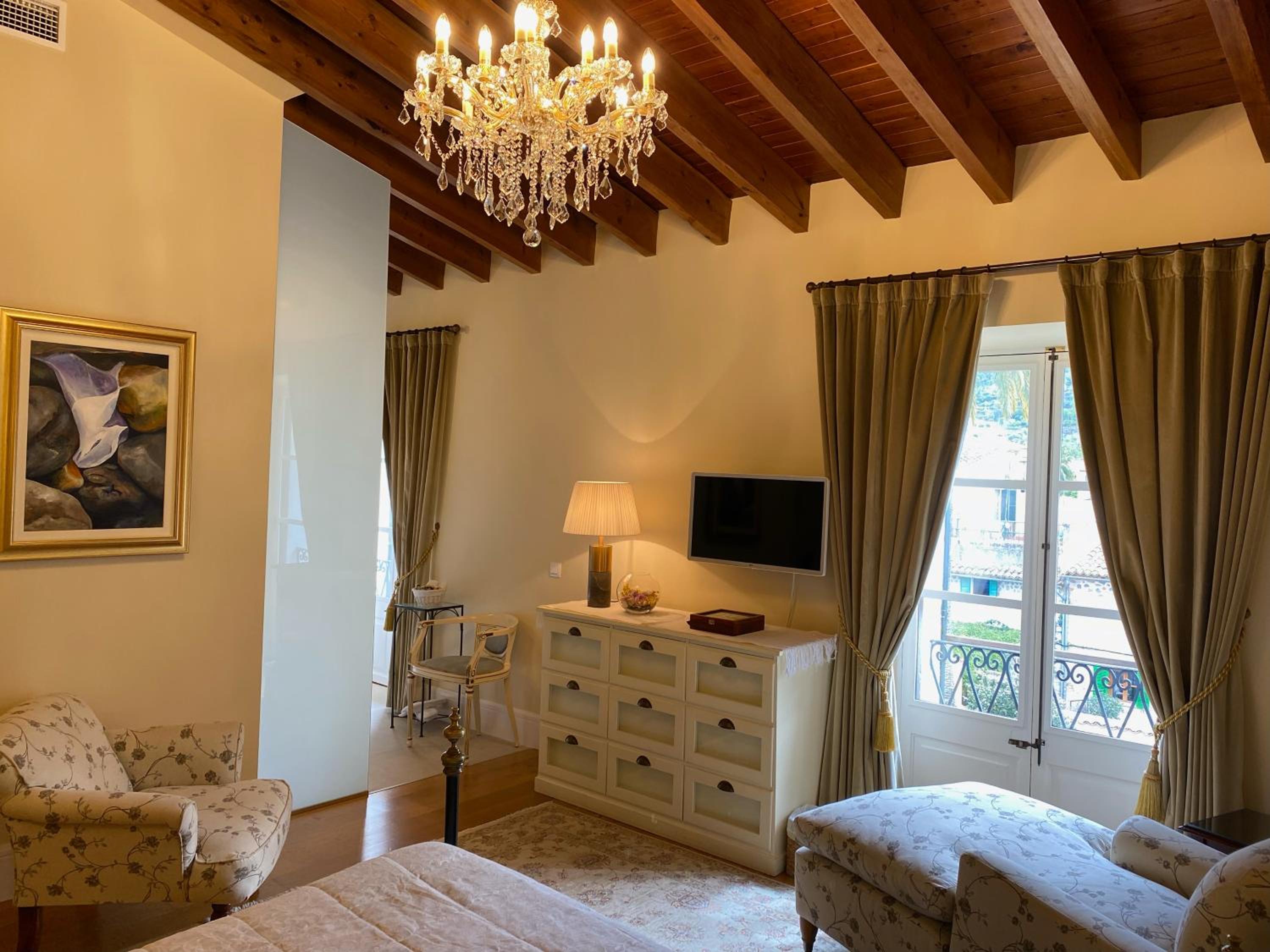 Junior Suite with Mountain View - Photo 7