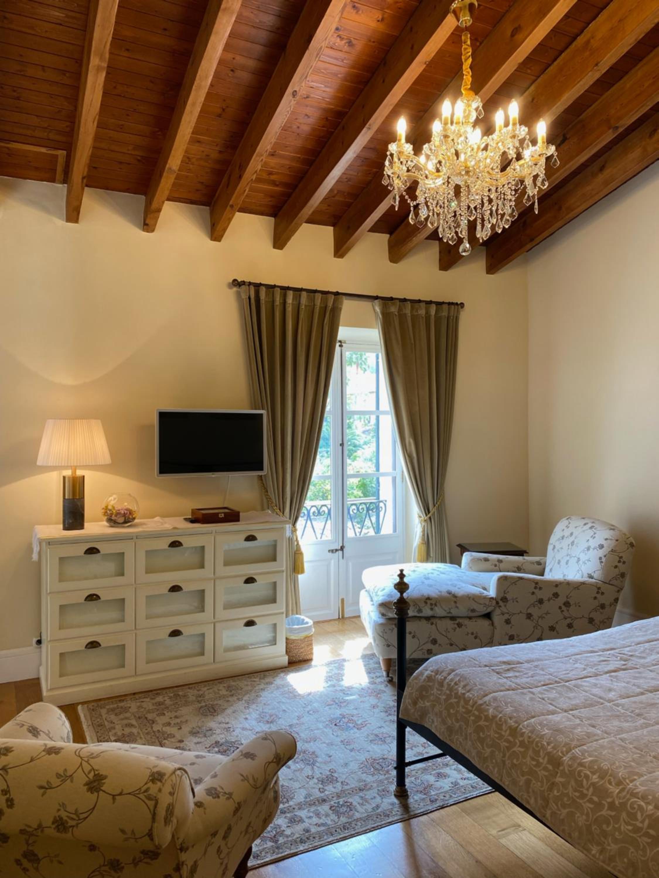 Junior Suite with Mountain View - Photo 8