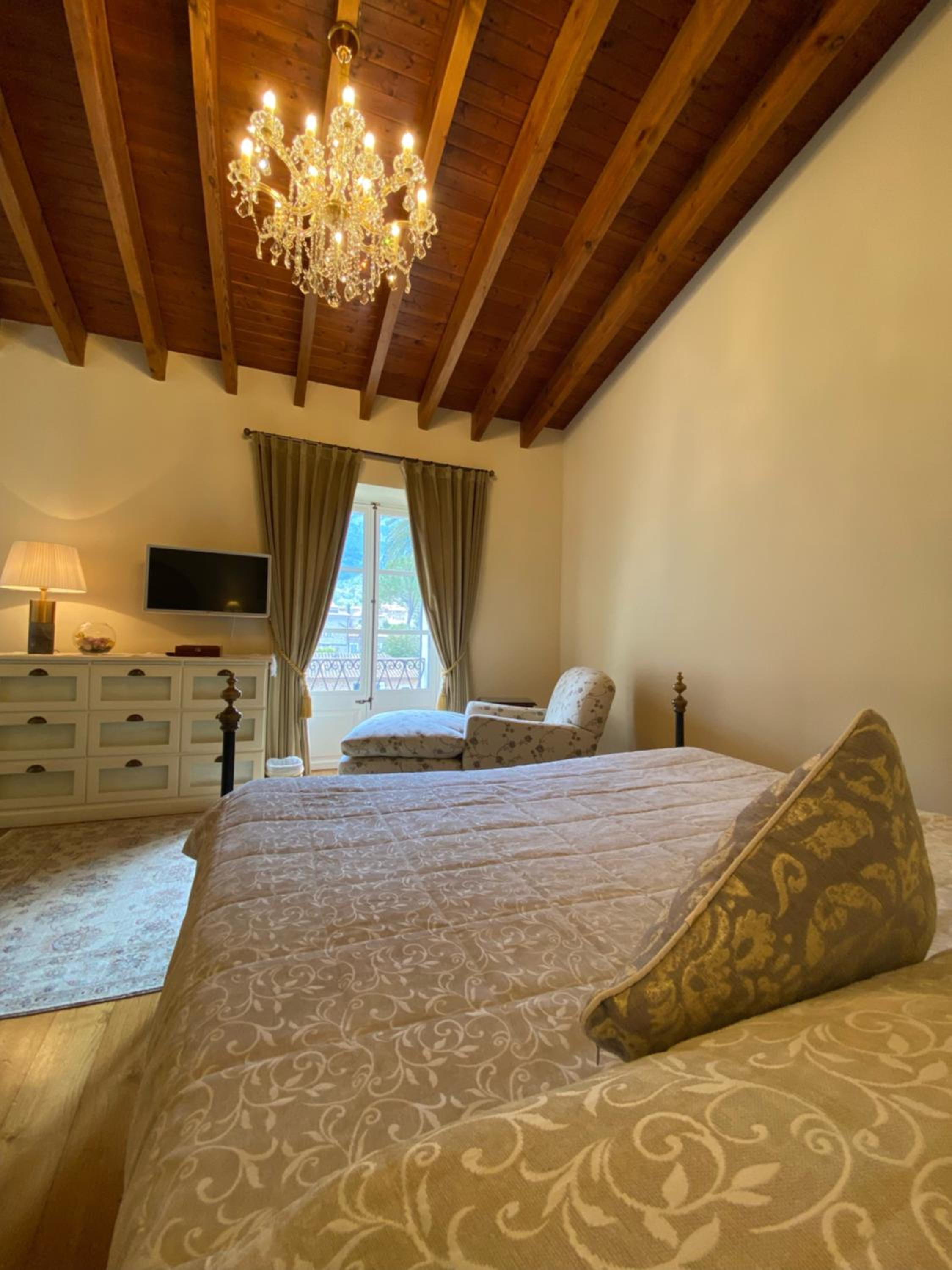Junior Suite with Mountain View - Photo 1