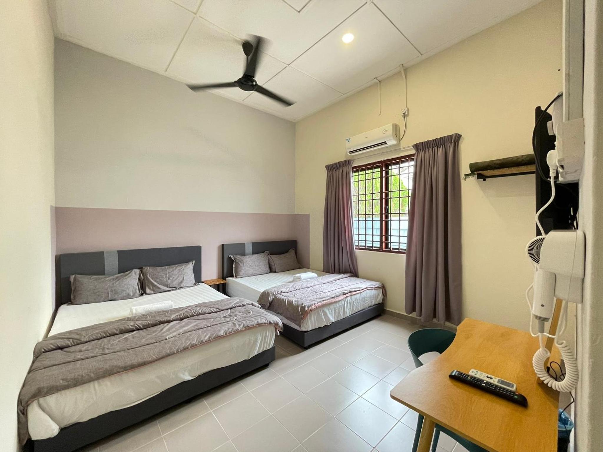 Deluxe Family Room photo 1