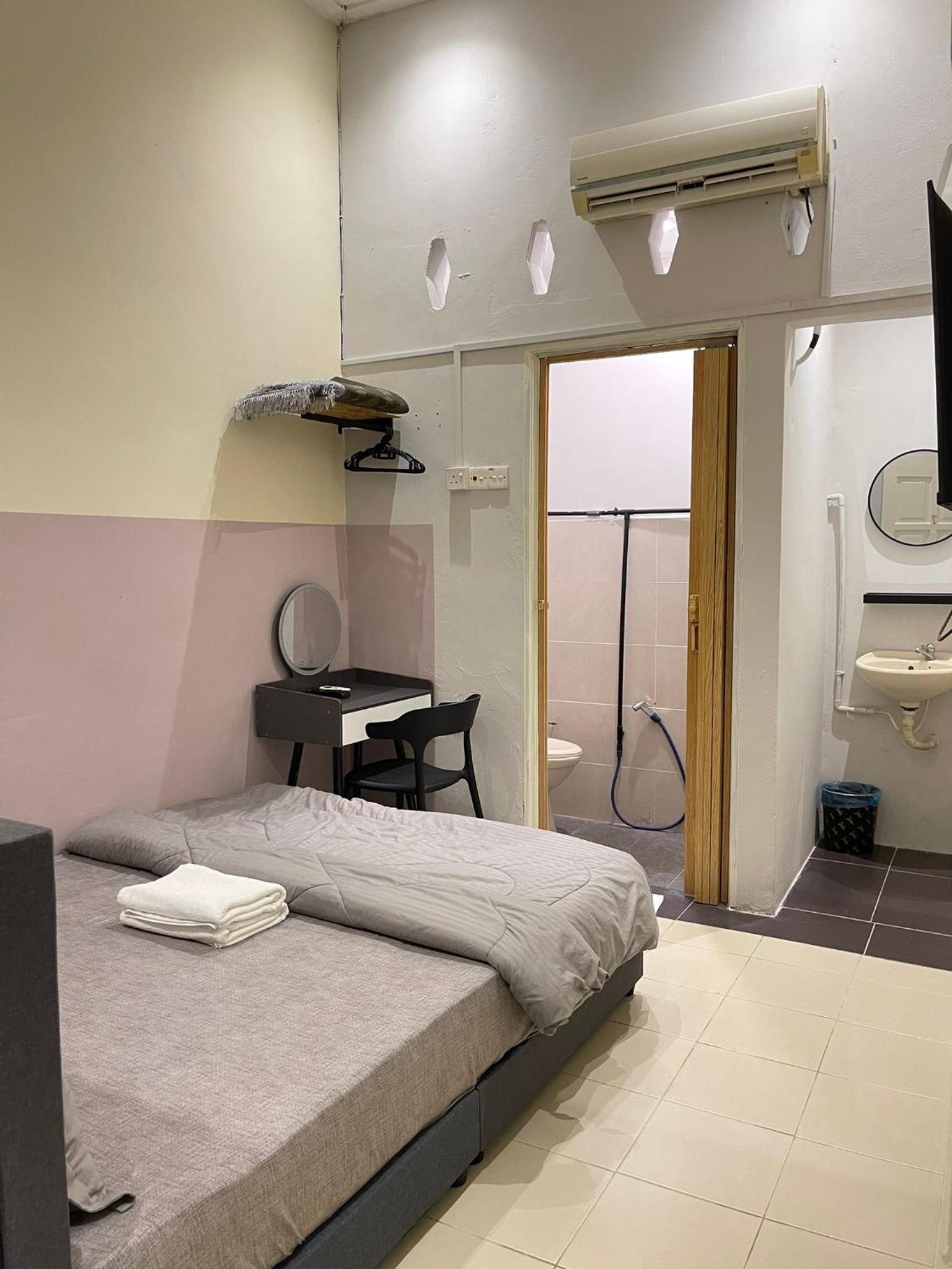 Double Room with Private Bathroom photo 2