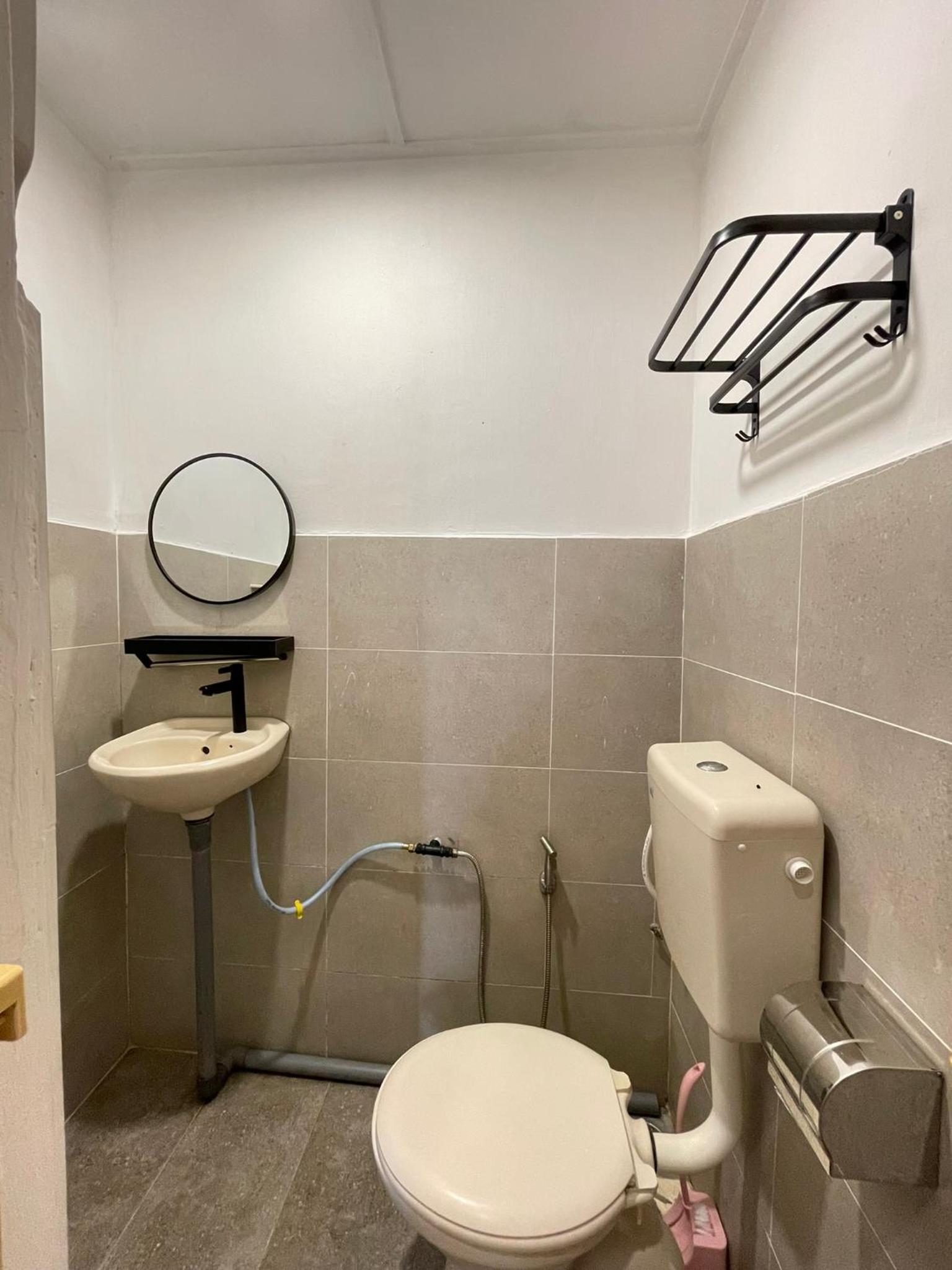Single Room with Private Bathroom photo 2