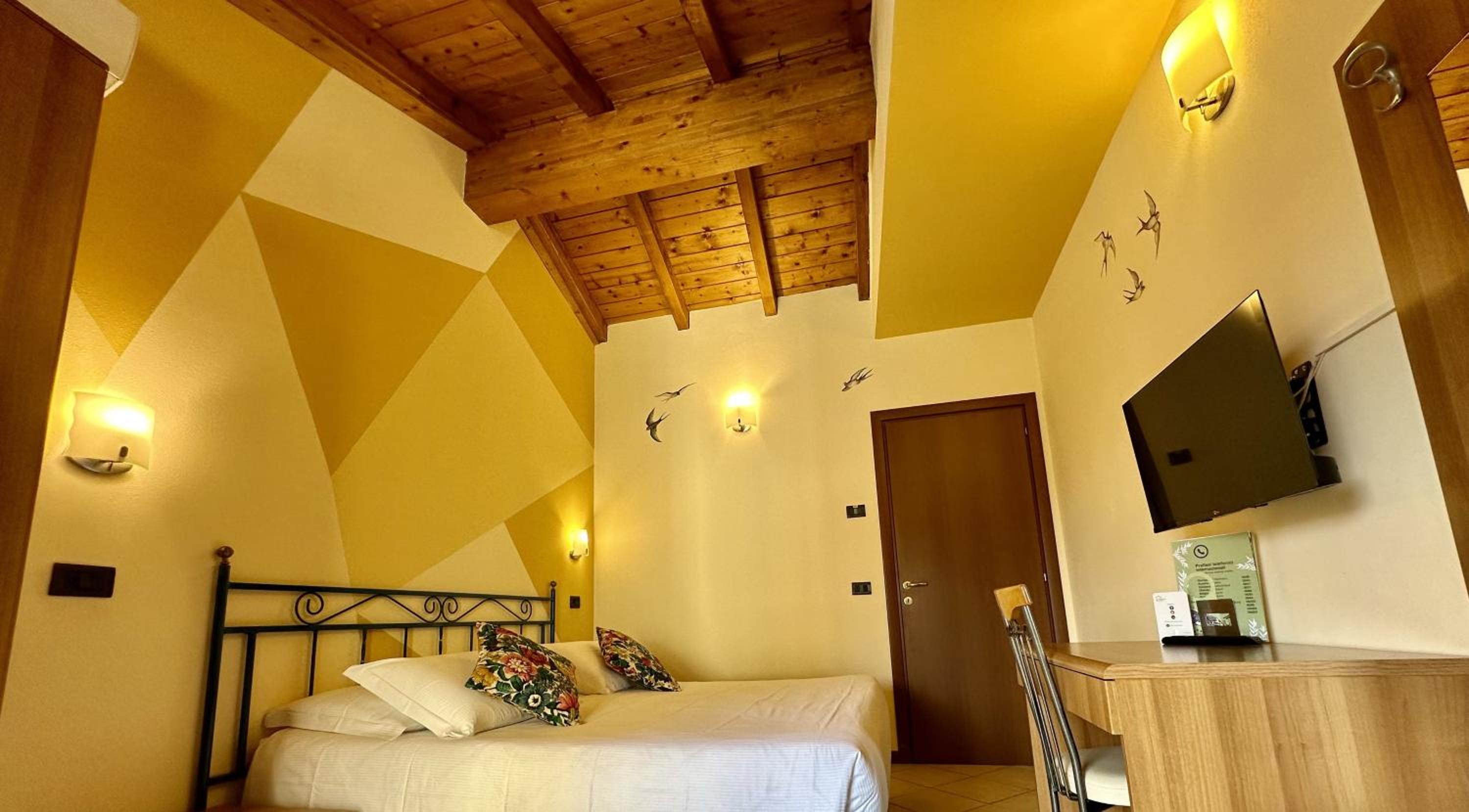 Double or Twin Room - Photo 4