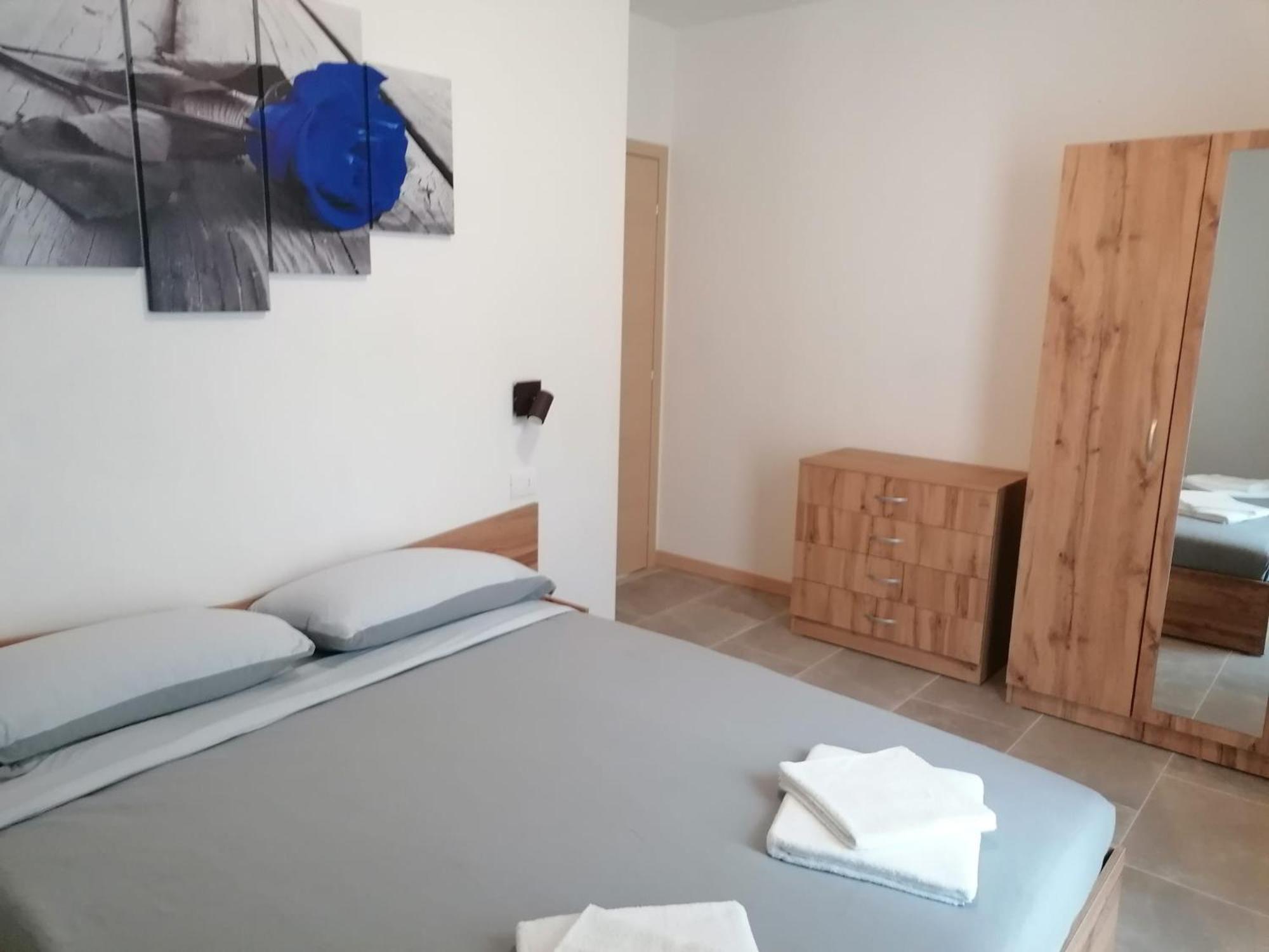 One-Bedroom Apartment photo 2