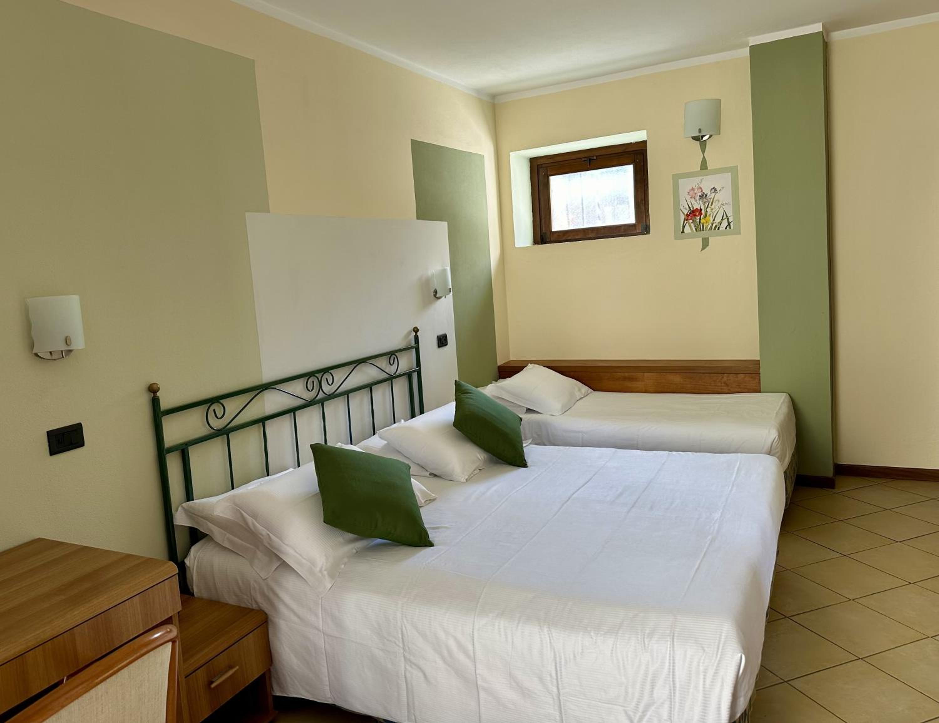 Double or Twin Room - Photo 7