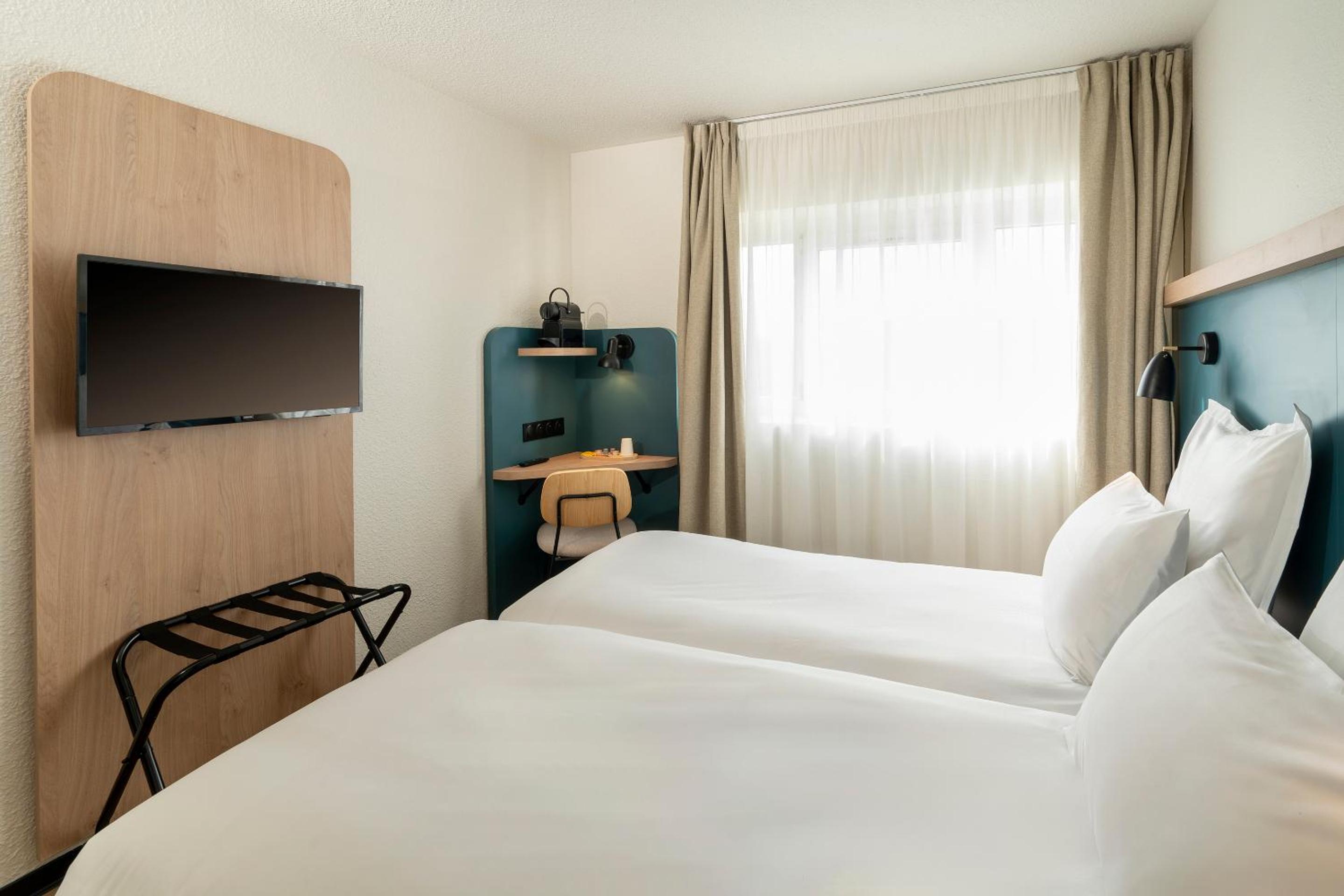Standard Twin Room - Non-Smoking photo 3