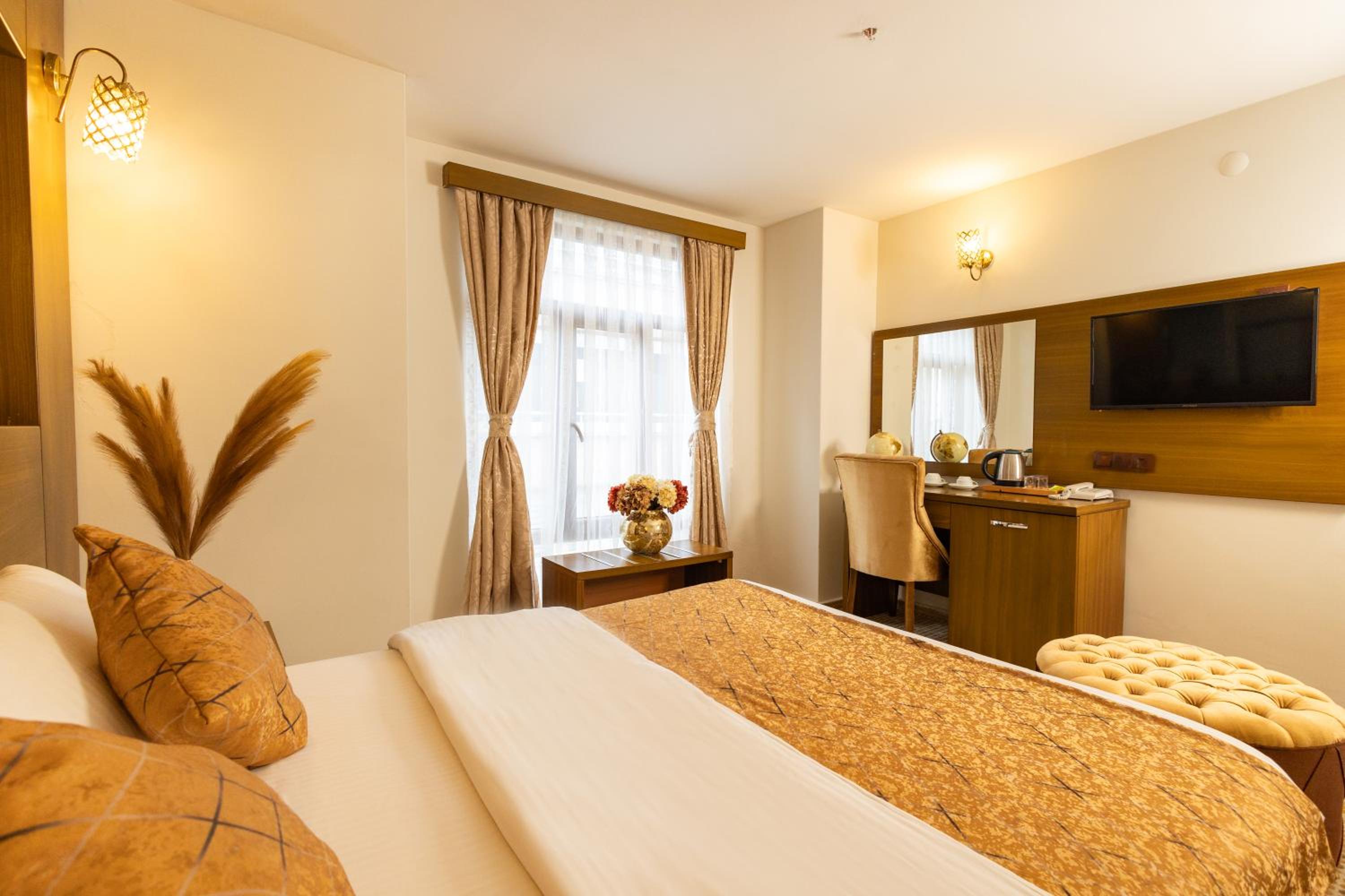 Comfort Triple Room with Shower - Photo 7