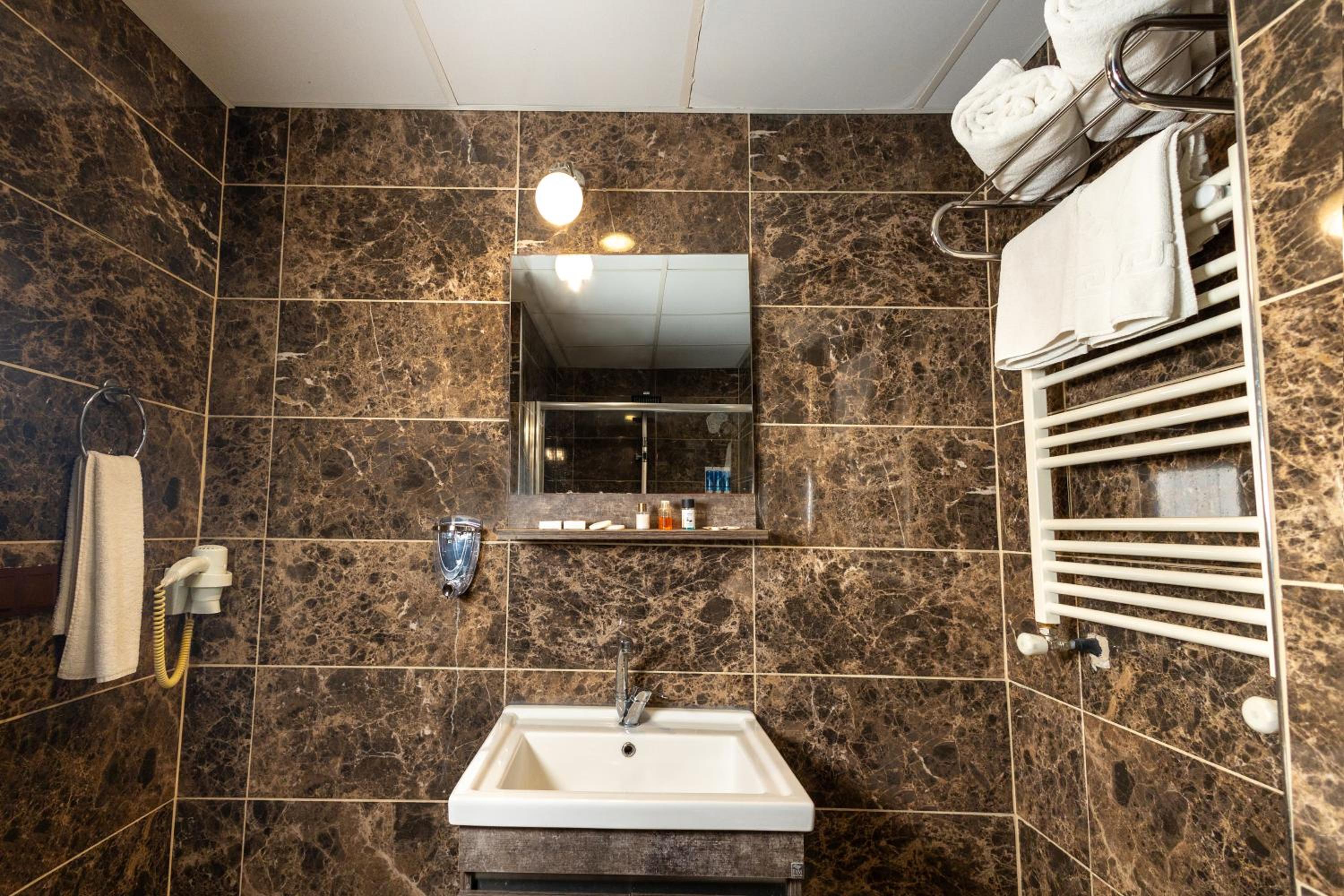 Comfort Triple Room with Shower - Photo 3