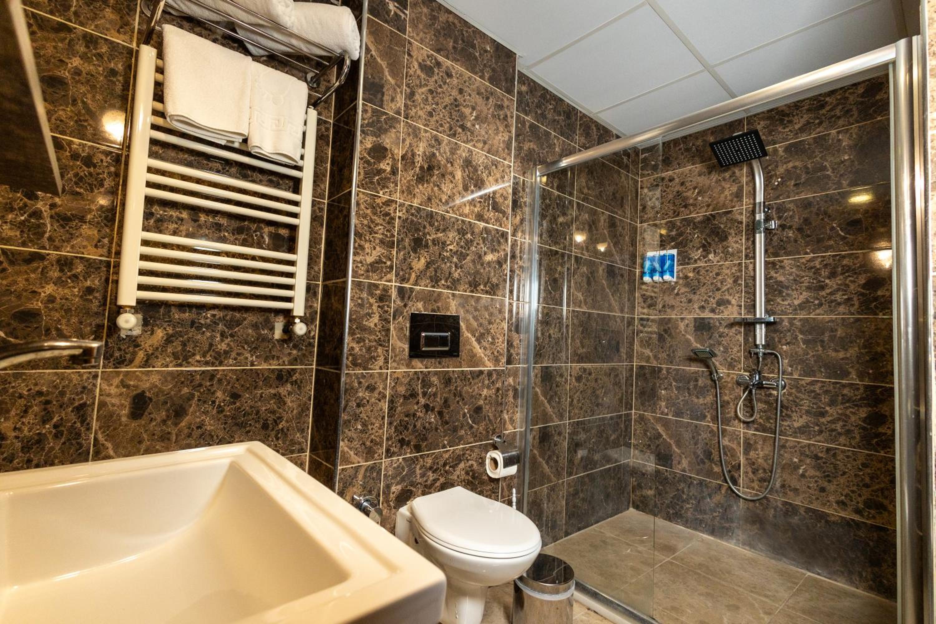 Comfort Triple Room with Shower - Photo 4