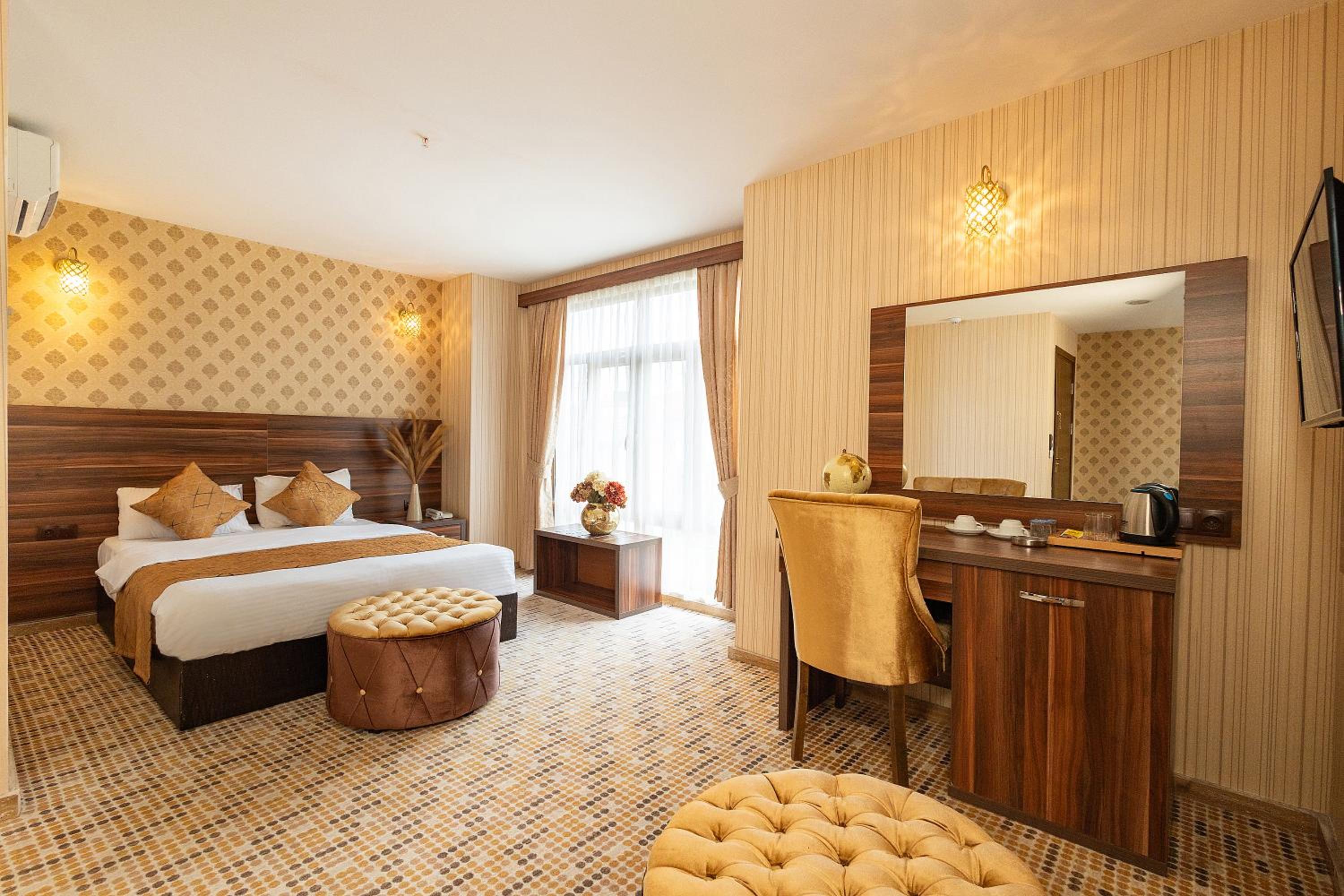 Deluxe Quadruple Room - Photo 10