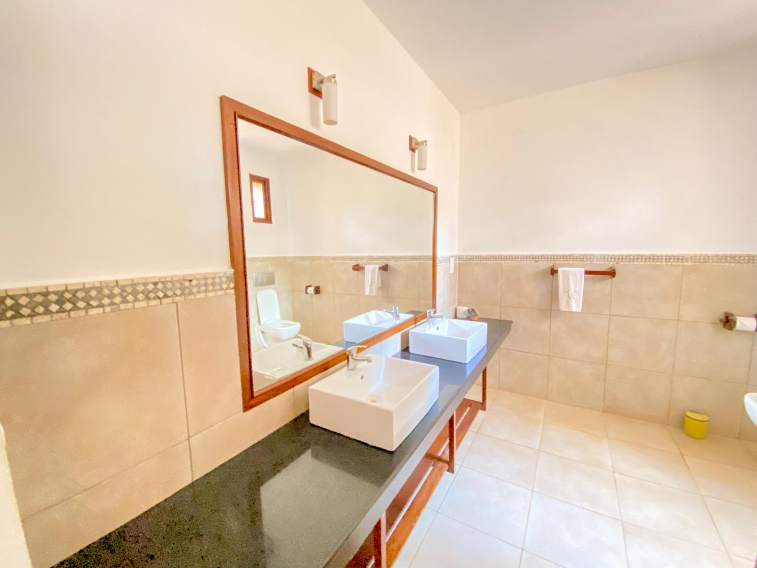 Standard Twin Room - Photo 2