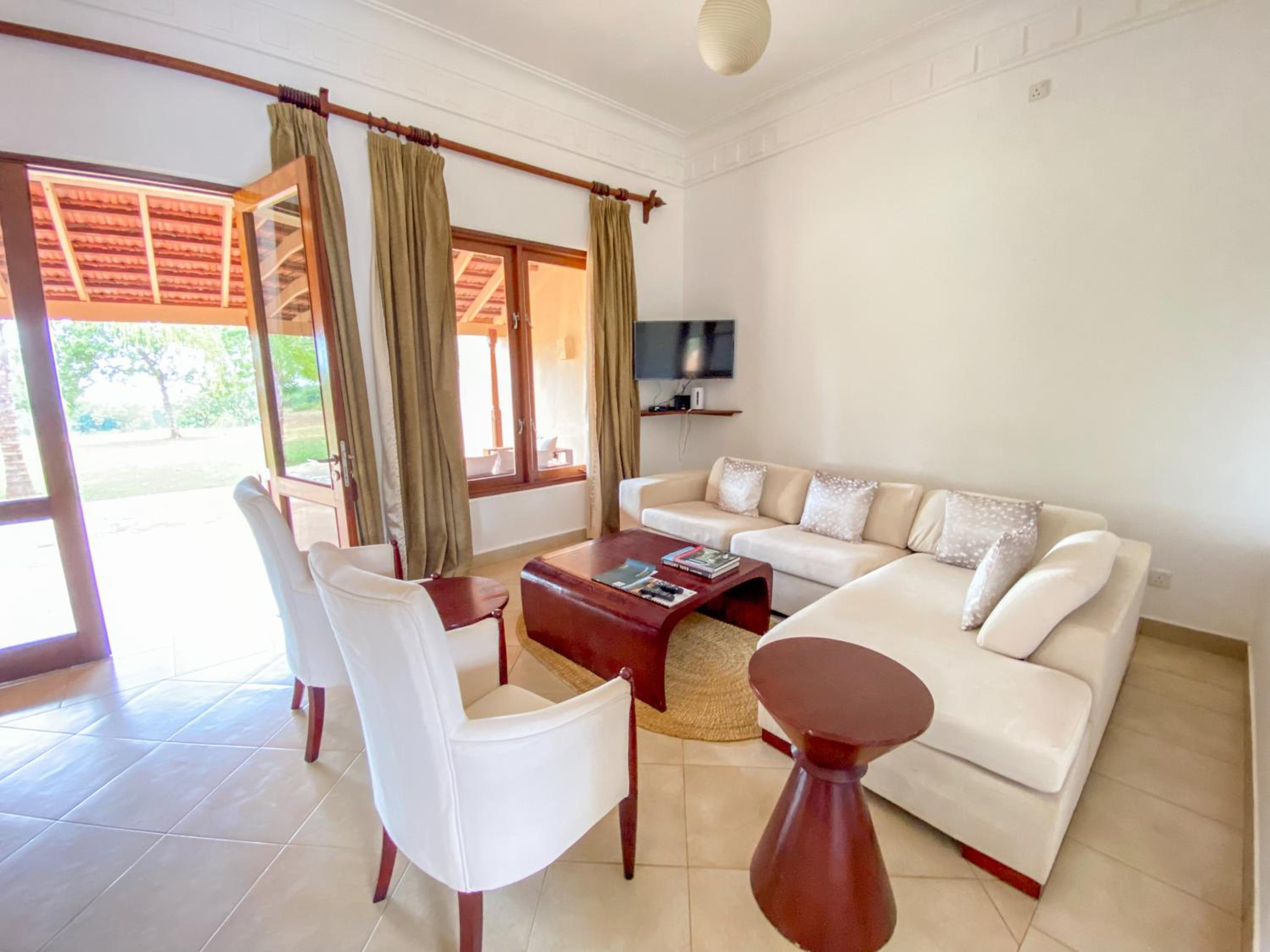 Deluxe Room - Photo 15
