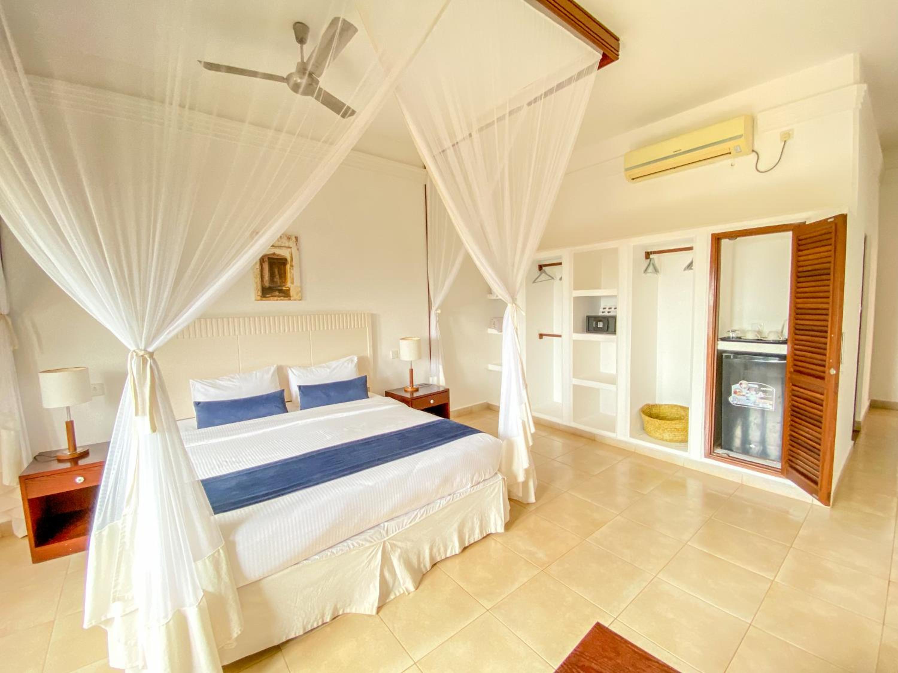 Standard Twin Room - Photo 7