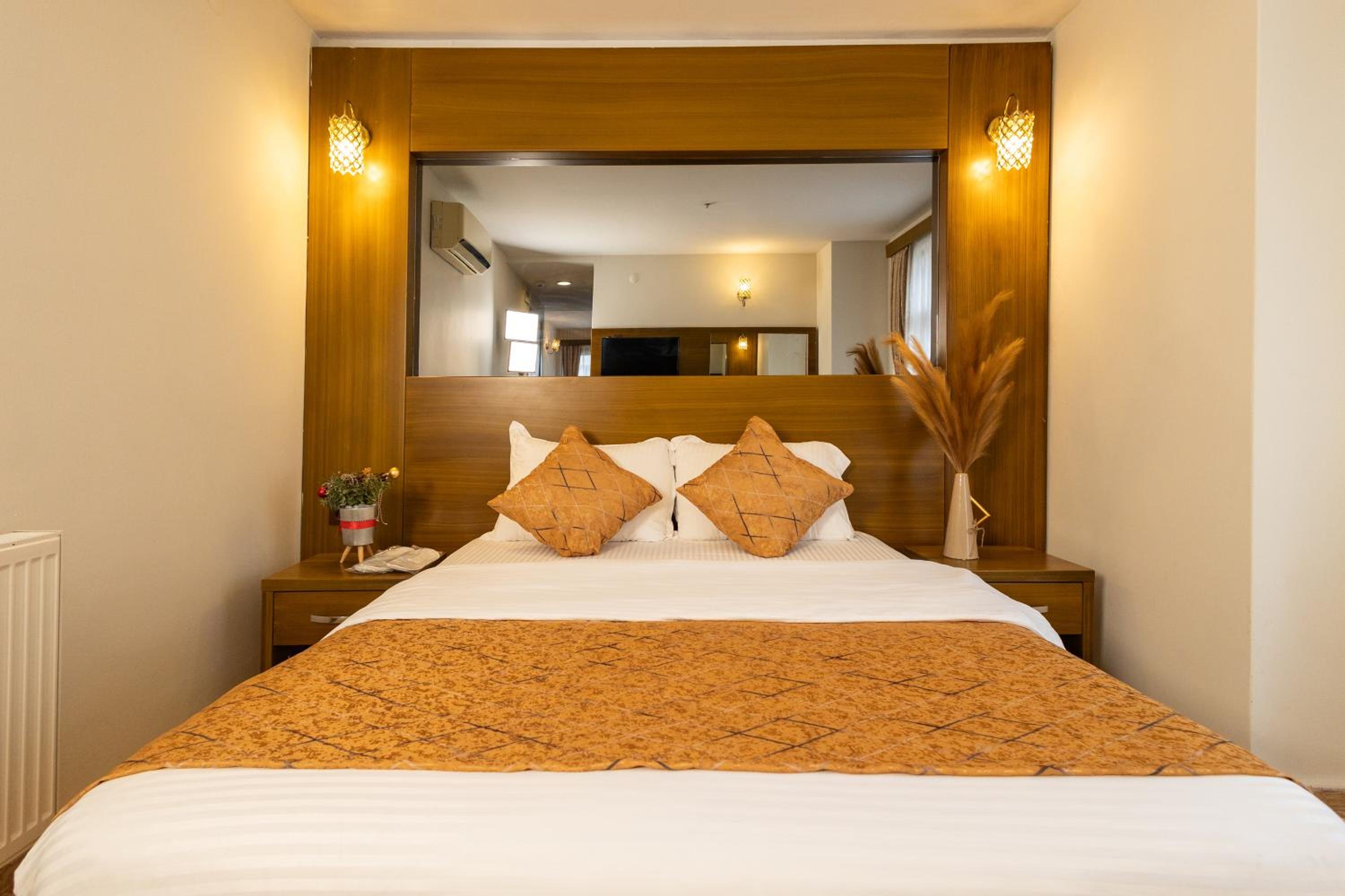 Comfort Triple Room with Shower - Photo 10