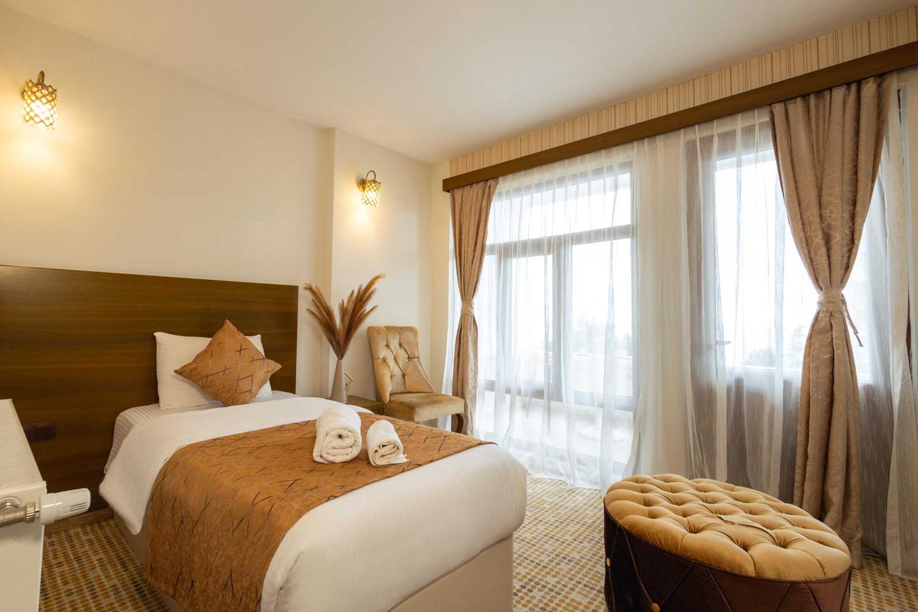 Comfort Triple Room with Shower - Photo 6