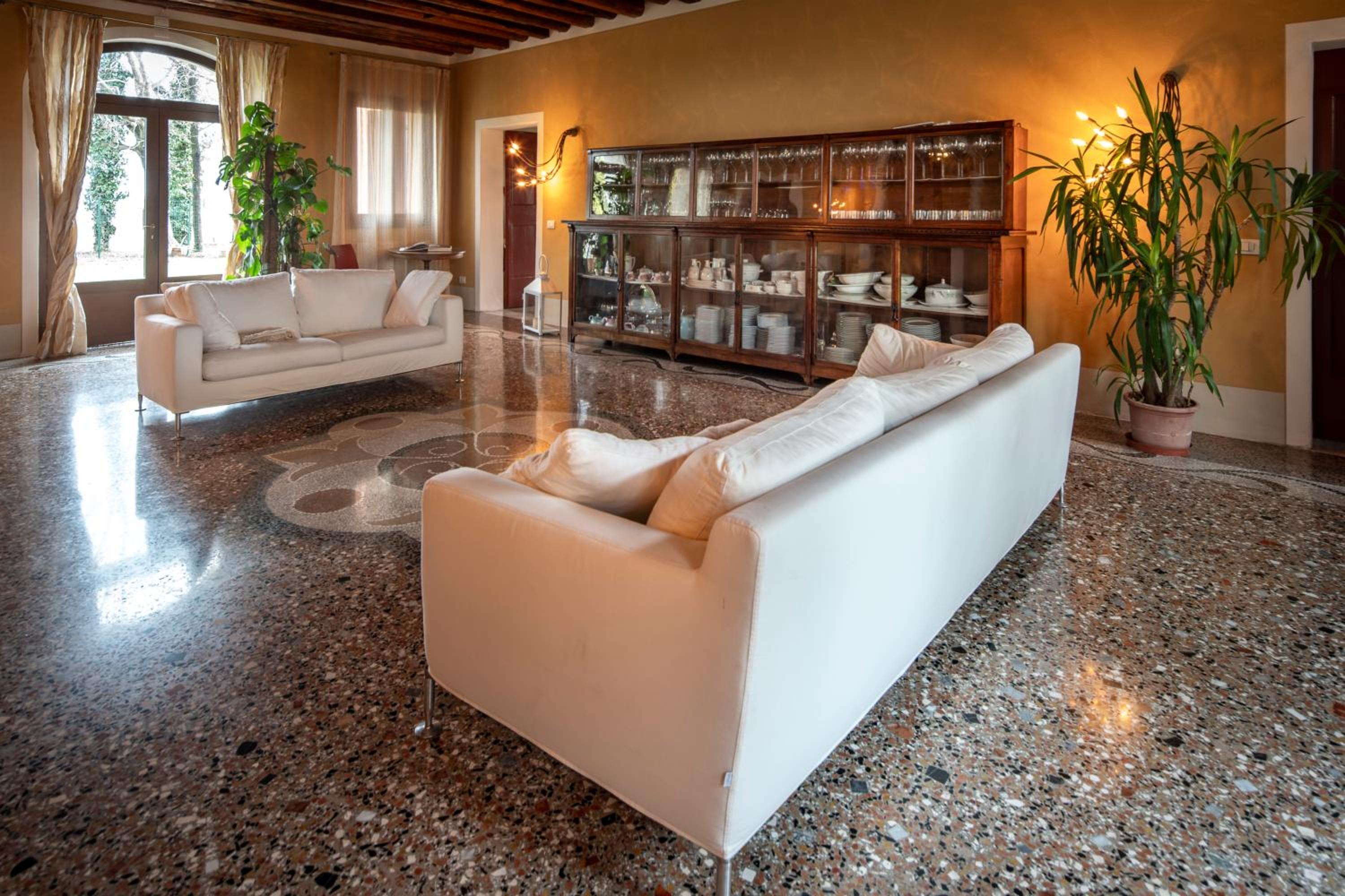 Villa photo 1