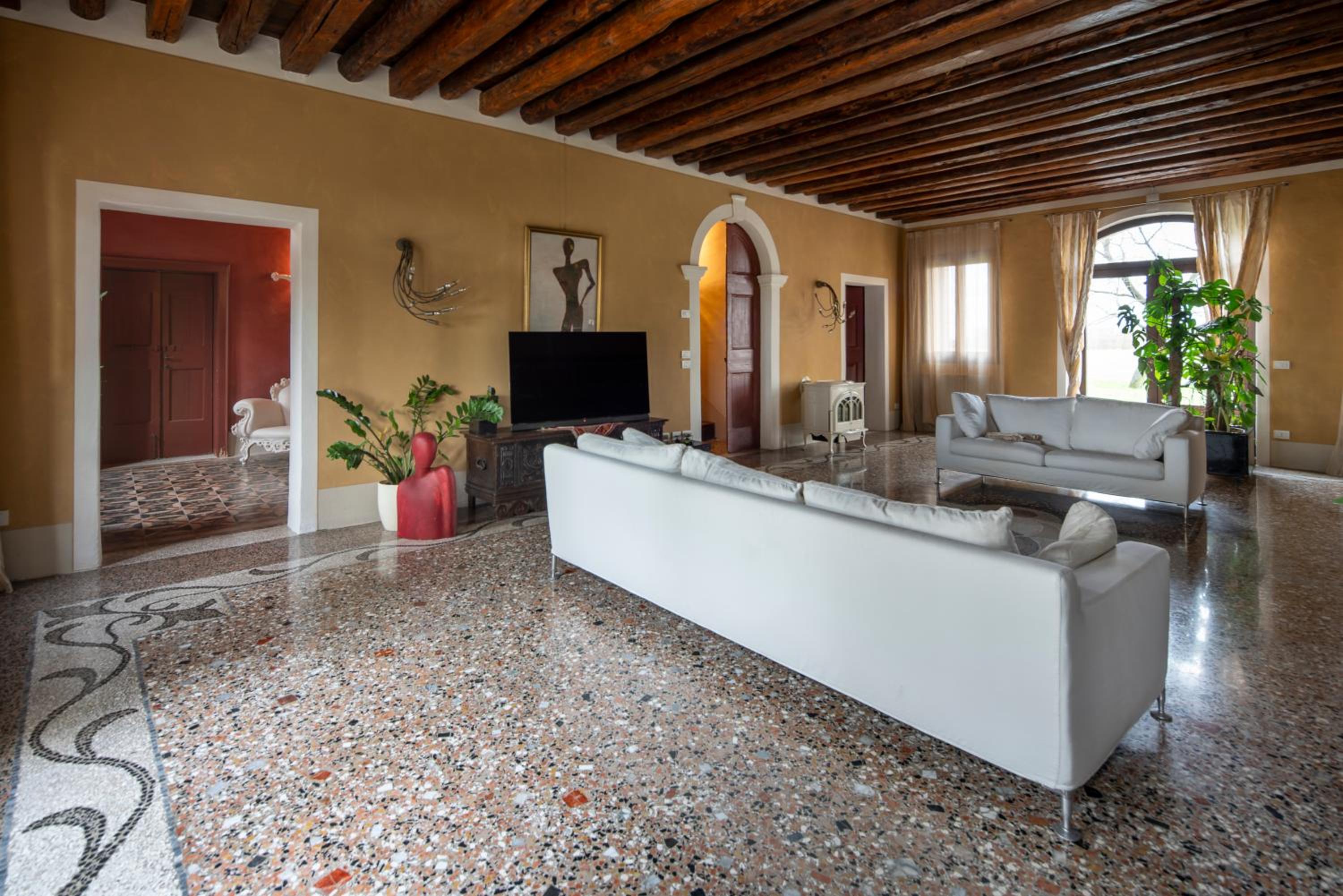 Villa photo 3