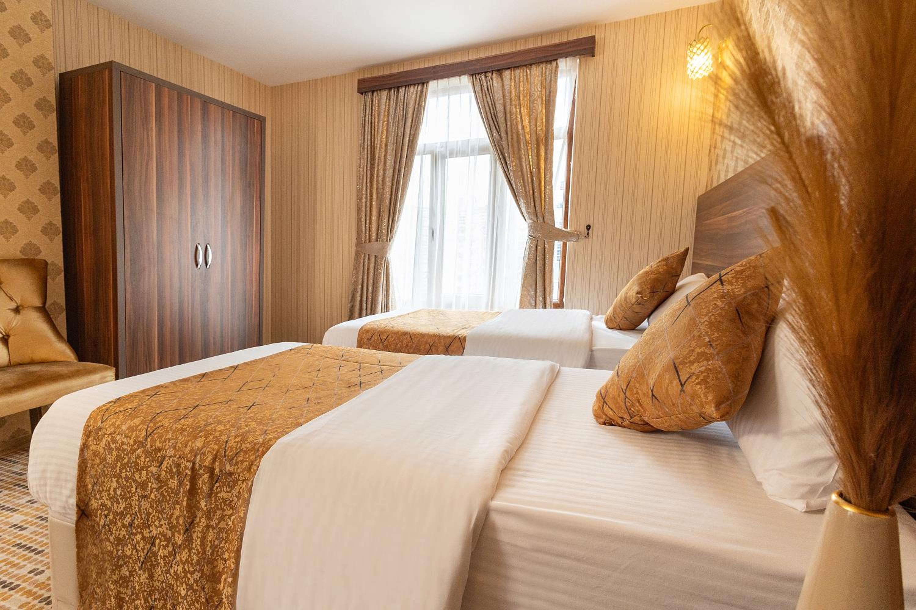 Deluxe Quadruple Room - Photo 12