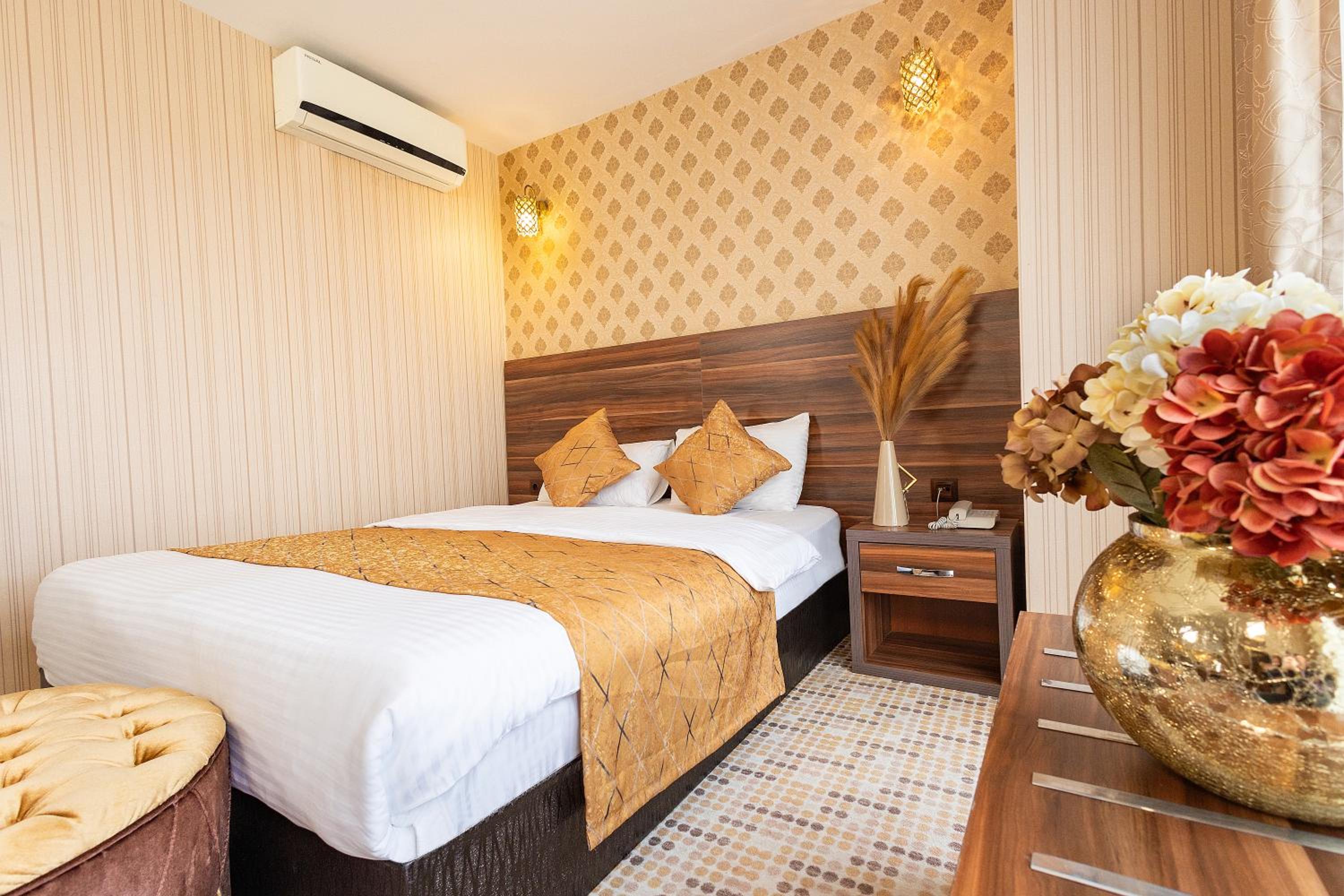 Deluxe Quadruple Room - Photo 13