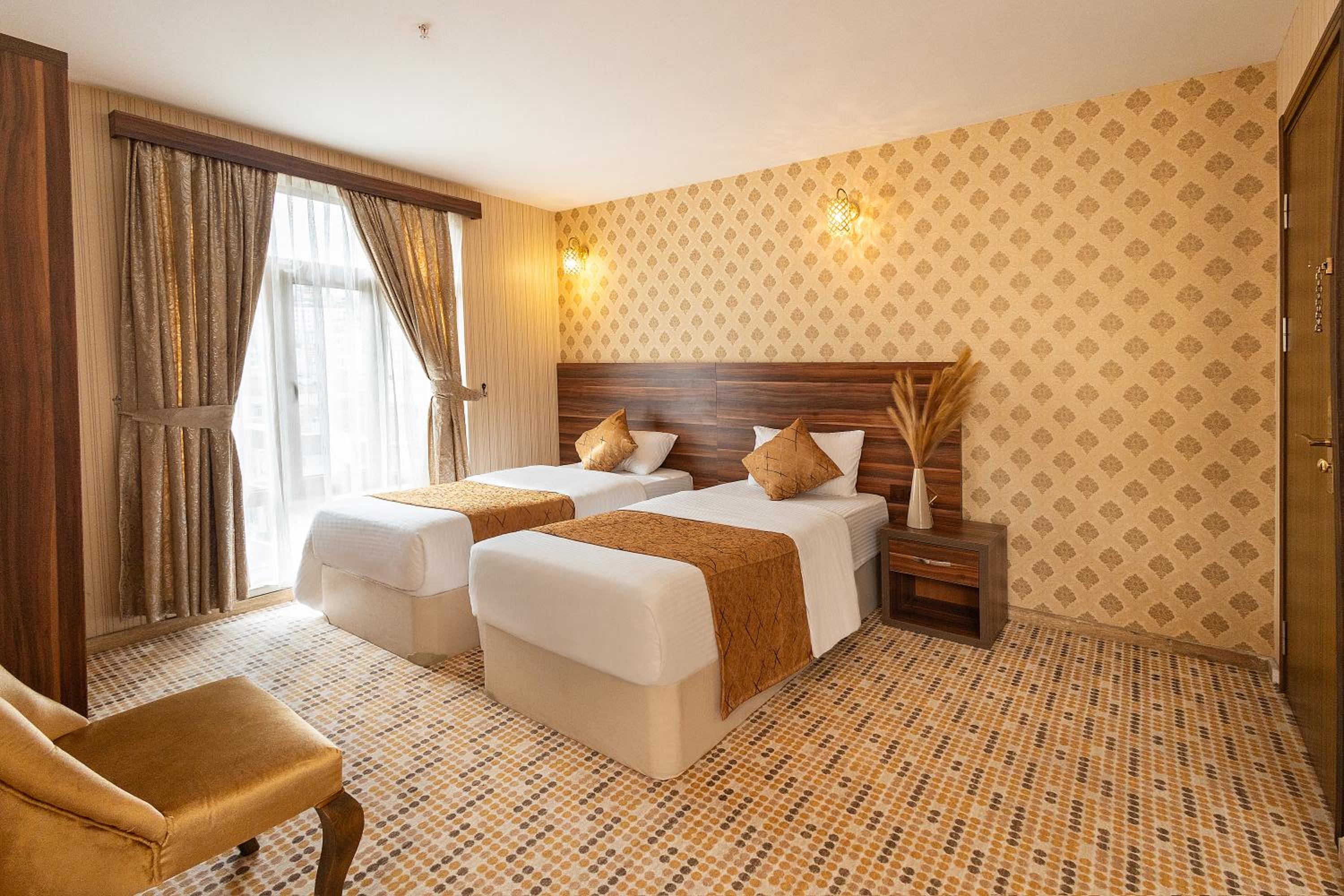 Deluxe Quadruple Room - Photo 7