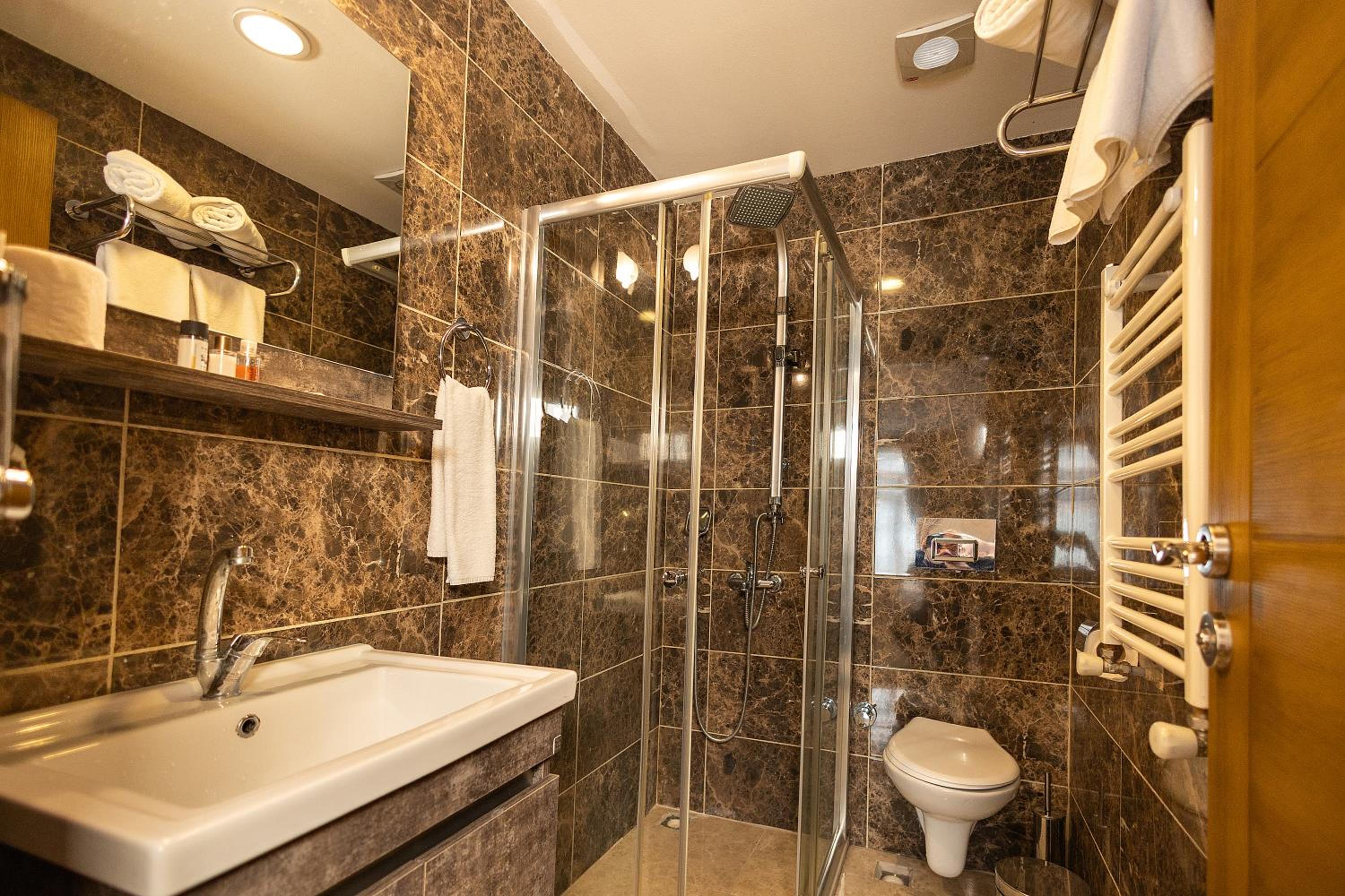 Deluxe Quadruple Room - Photo 8