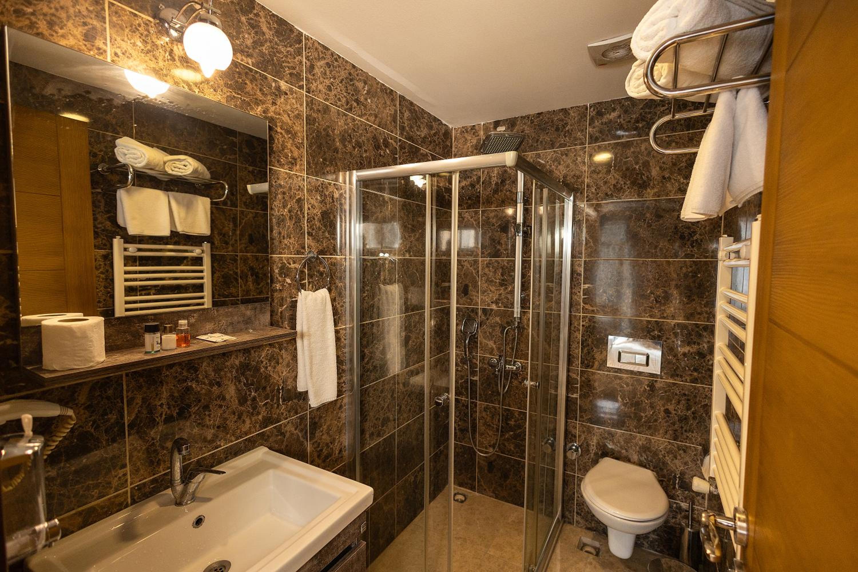 Deluxe Quadruple Room - Photo 3