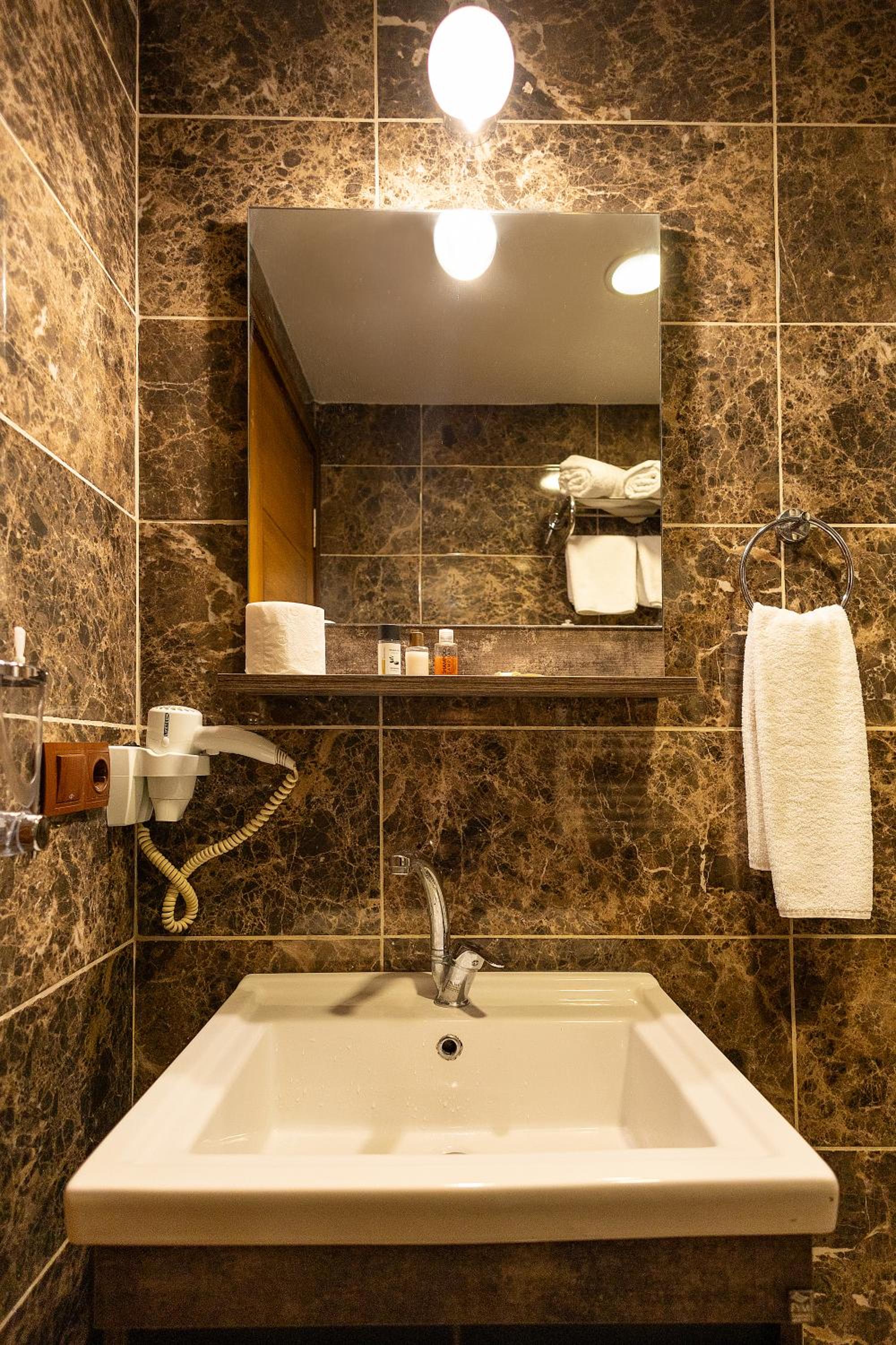 Deluxe Quadruple Room - Photo 2