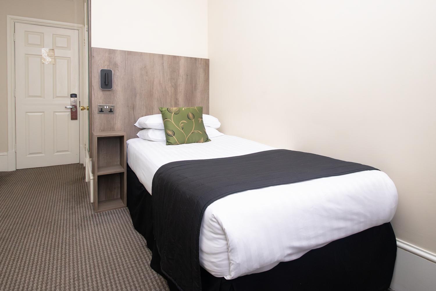 Single Room with Private Bathroom photo 3