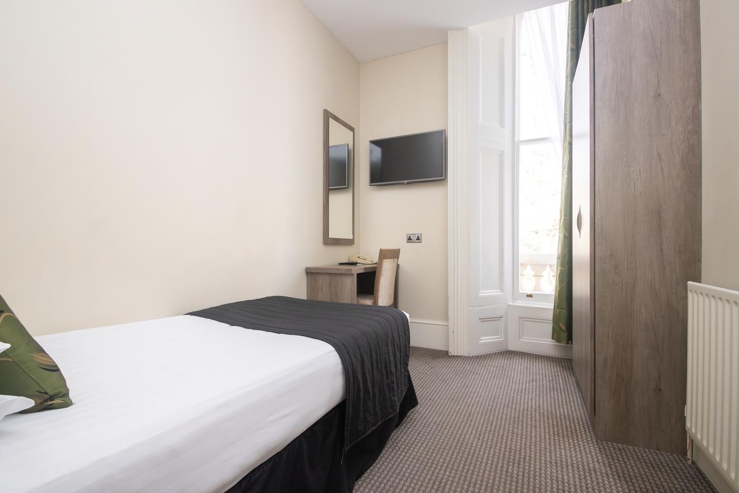 Single Room with Private Bathroom photo 1