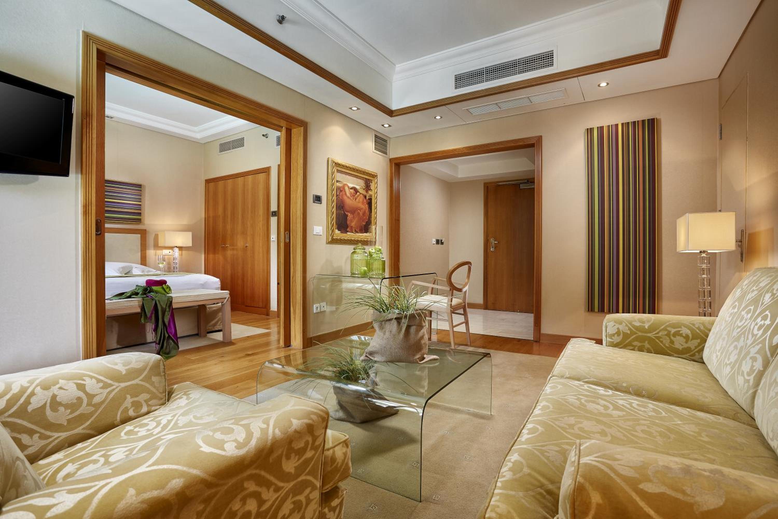 Executive Park Suite - Photo 4