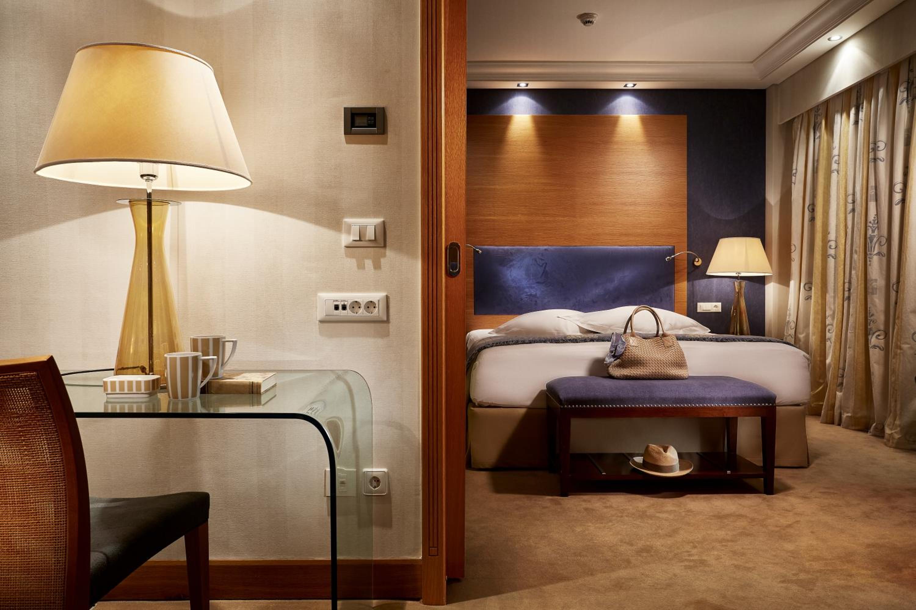 Executive Park Suite - Photo 8