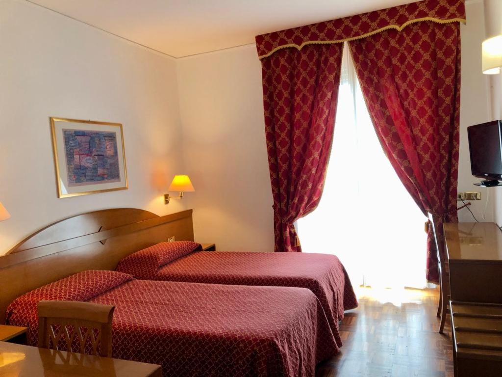Twin Room - Photo 2