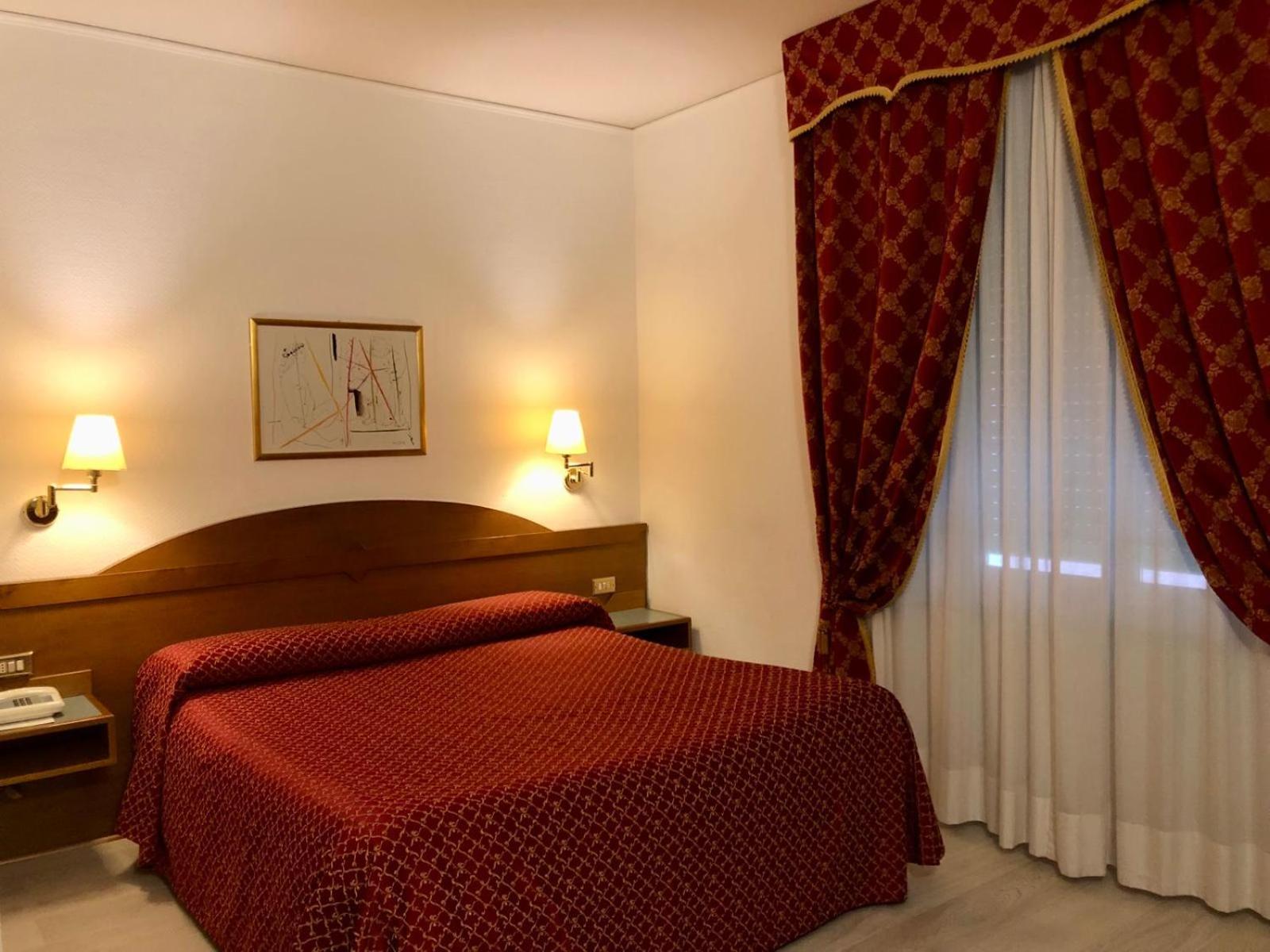 Double Room - Photo 14