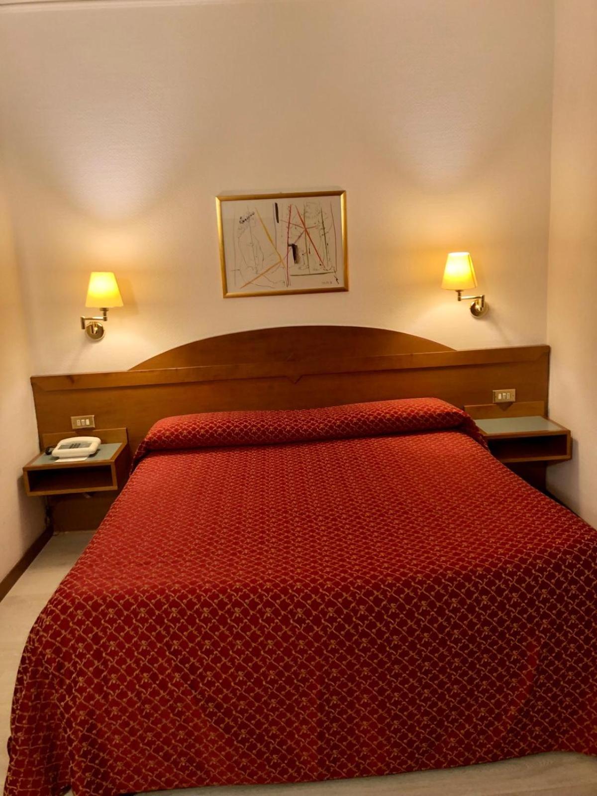 Double Room - Photo 7