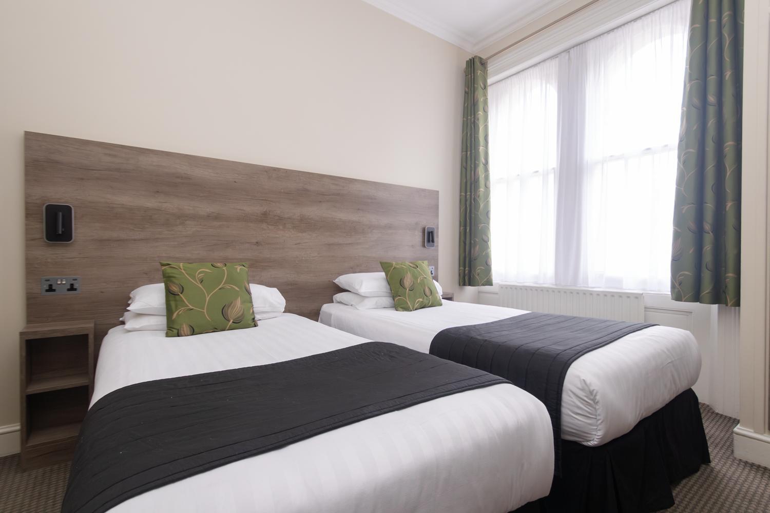 Twin Room with Private Bathroom photo 1