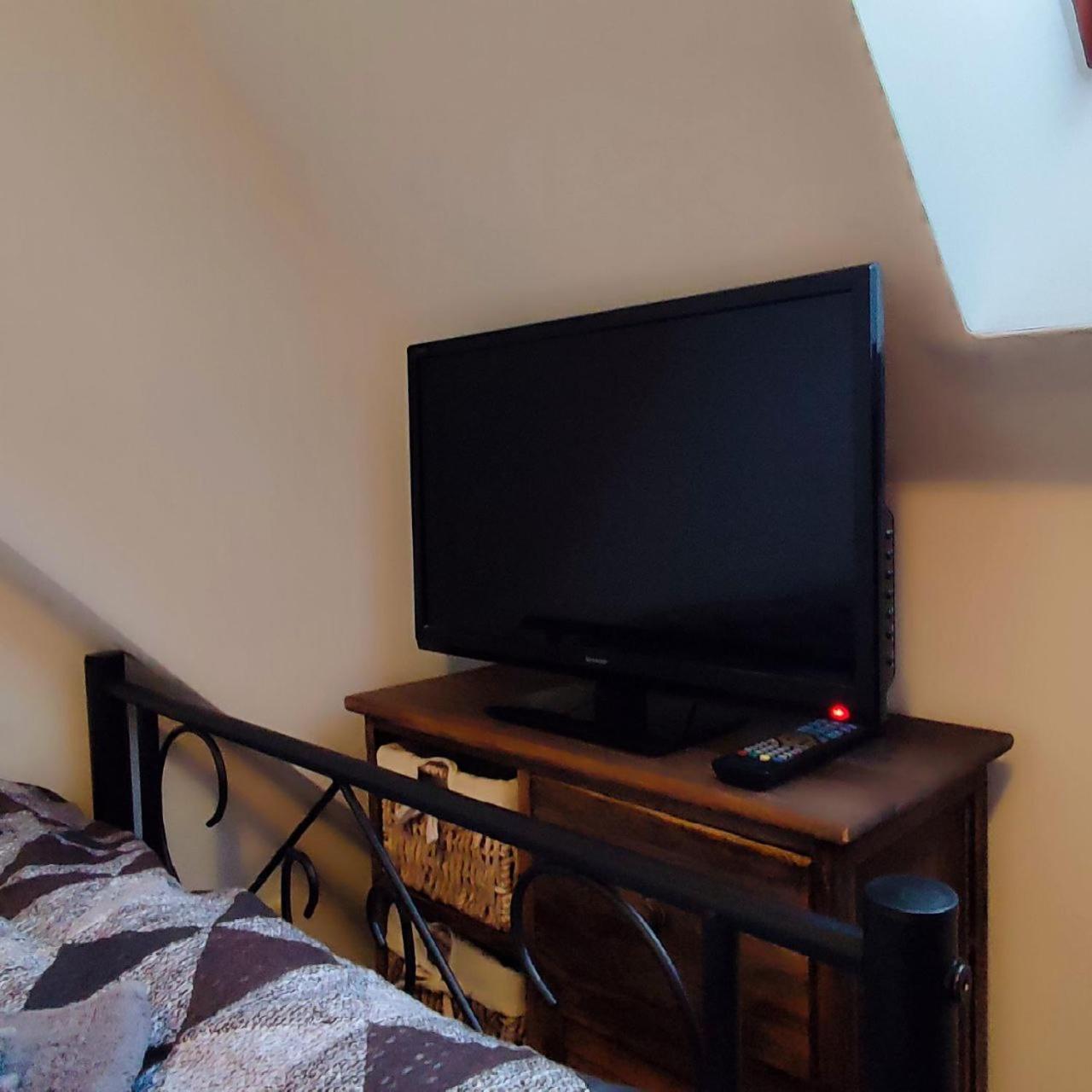 Apartment with Shower photo 2