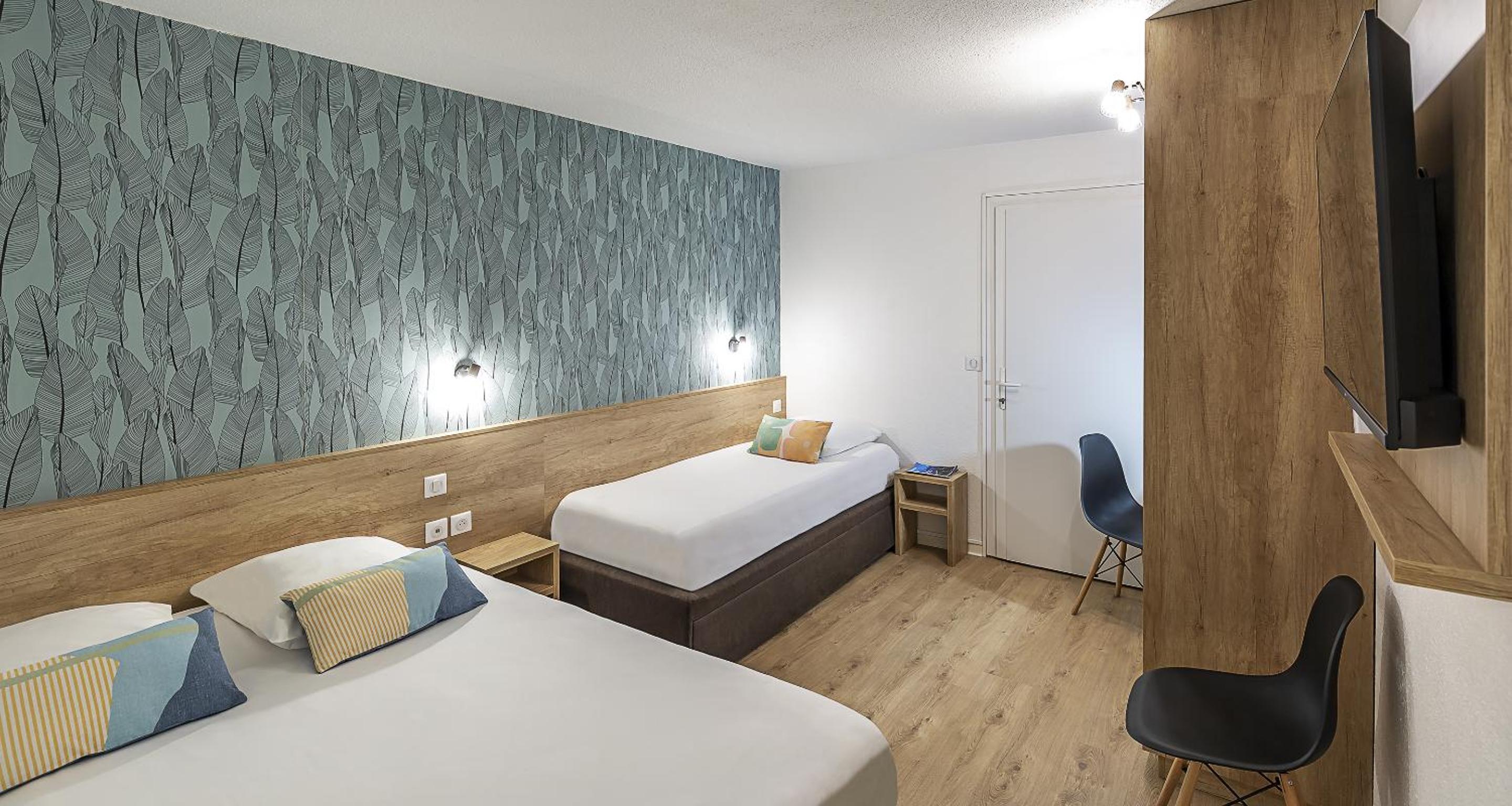 Standard Family Room with One Double and One Single Bed - Photo 11