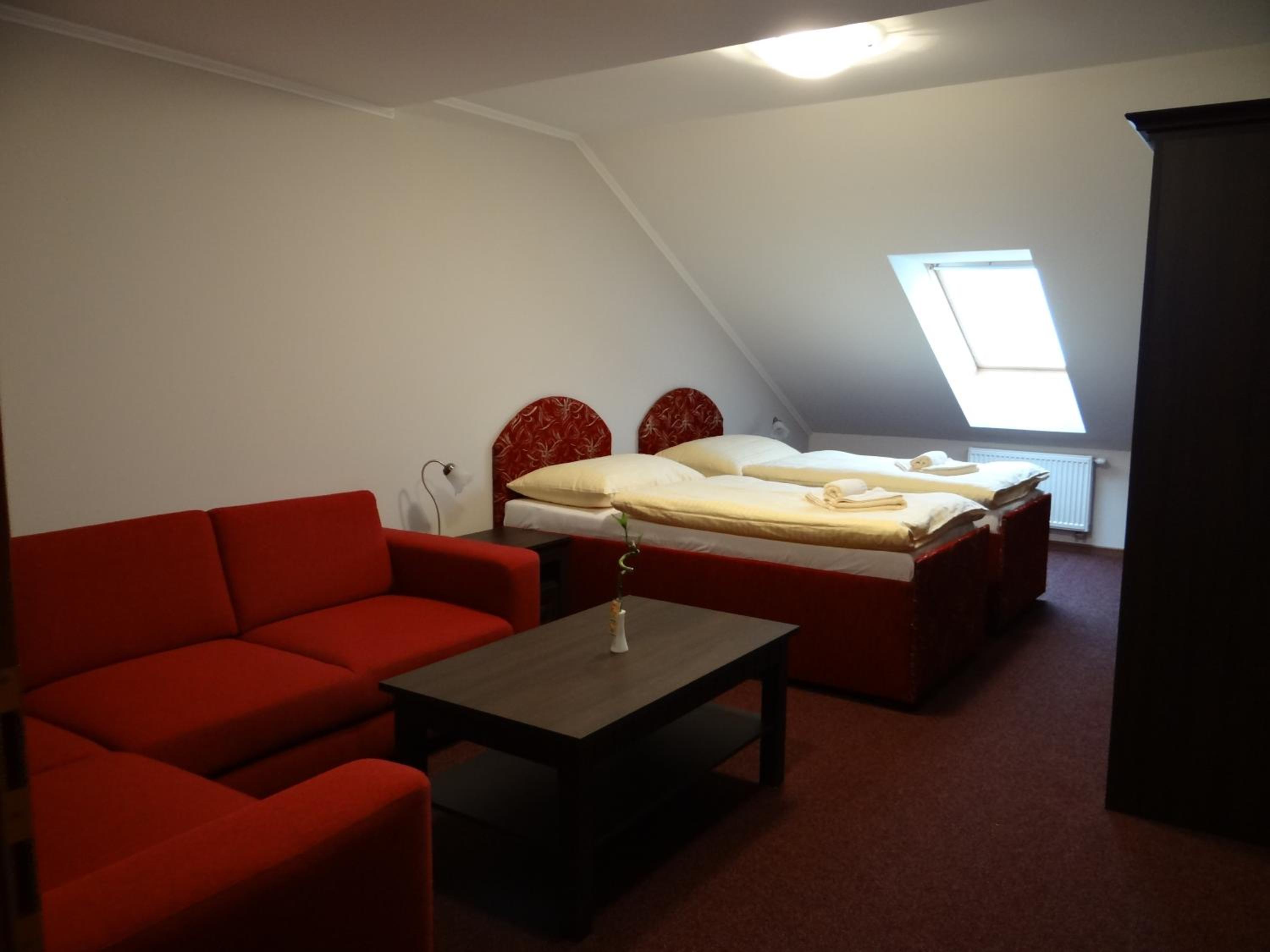 Deluxe Room (2 Adults + 1 Child) photo 1