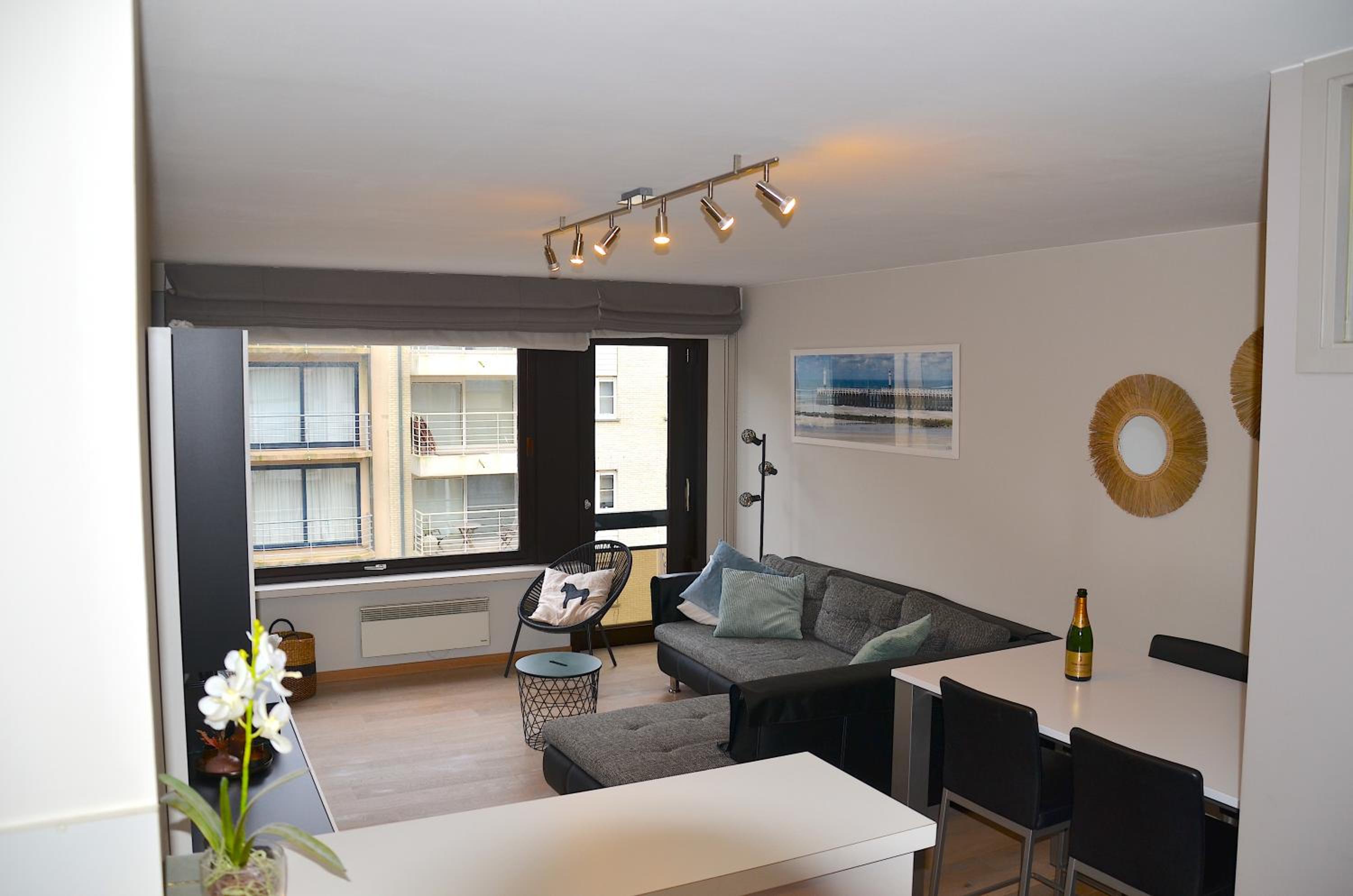 One-Bedroom Apartment photo 1