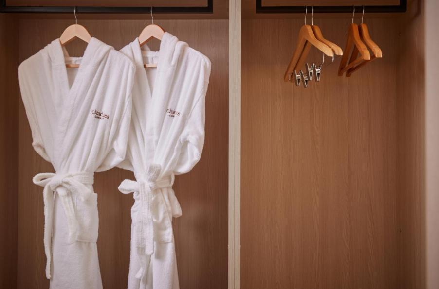 Deluxe Twin Room with Ocean View - Photo 4