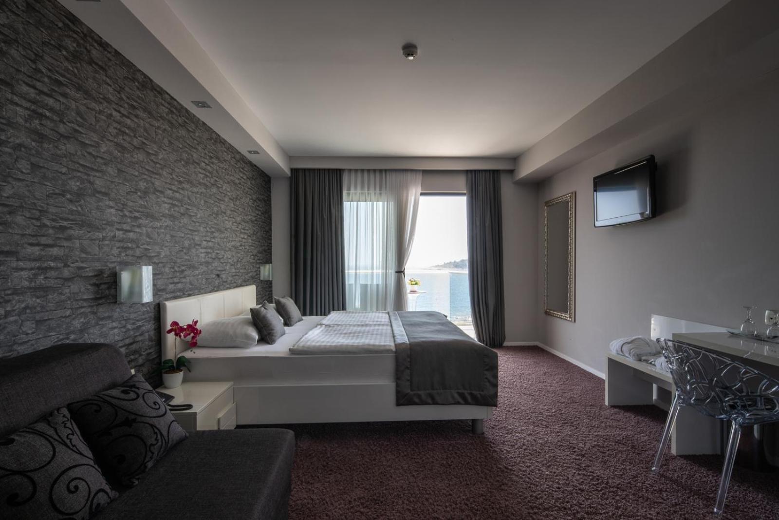 Junior Suite with Sea View and Balcony